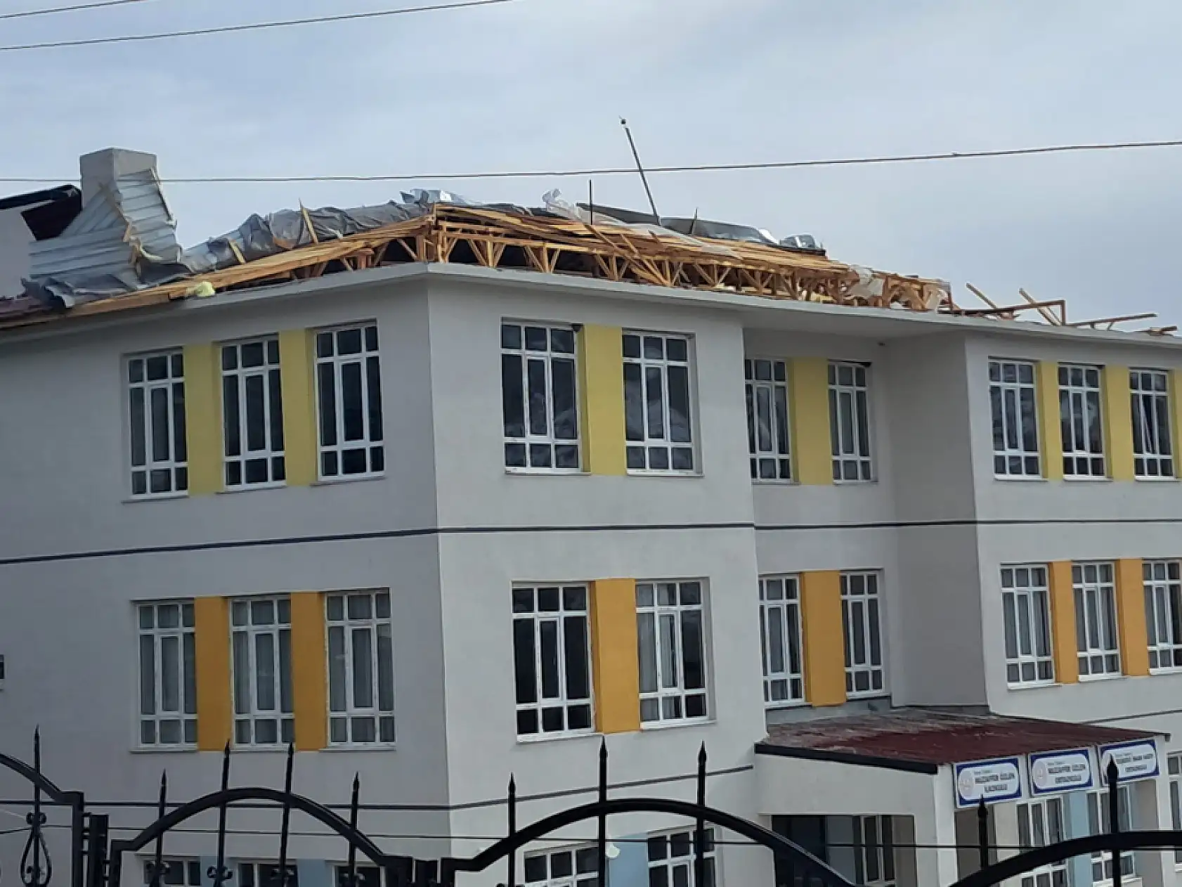 Konya'da fırtınadan etkilenen okullara 7.8 milyonluk destek!