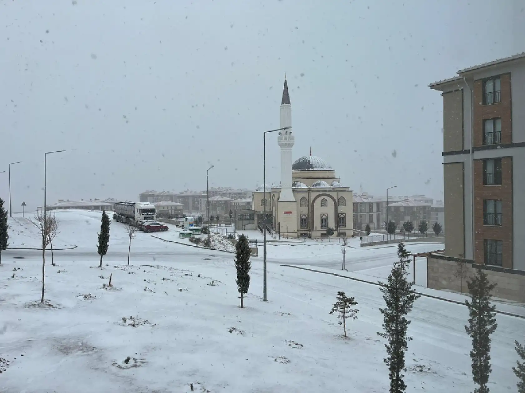 Konya yeni yılın ilk sabahına kar sürpriziyle uyandı!
