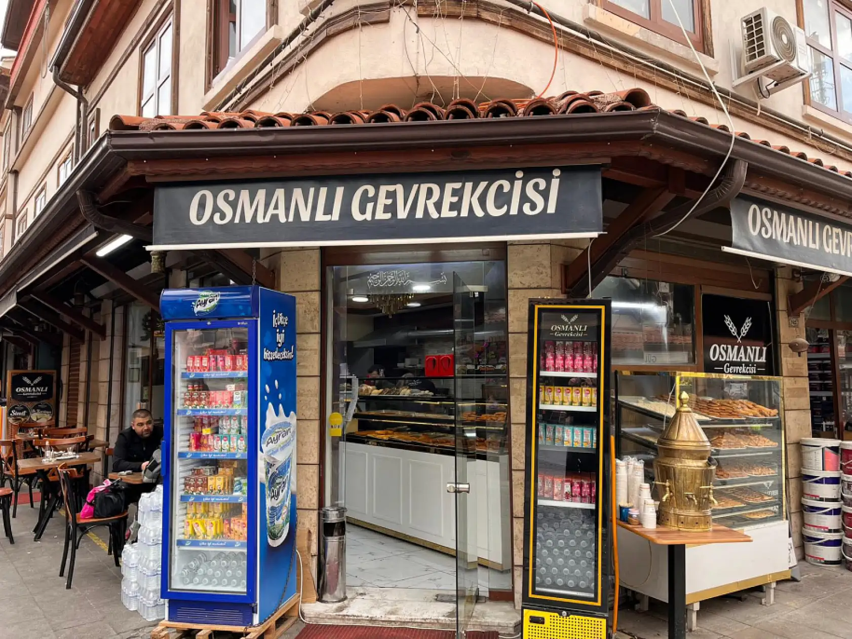 İstanbul'da içti, Konya'da fenomen etti! Gevrekçinin 'Mavi' sırrı ne?