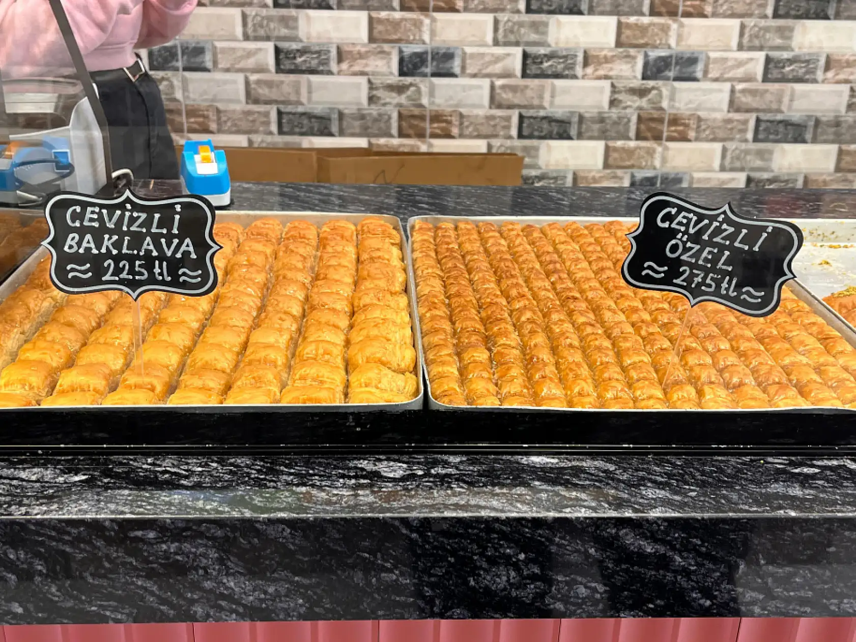 Bayram sofraları için sipariş yağmuru başladı! Günlük 40 tepsi baklava yetmiyor!