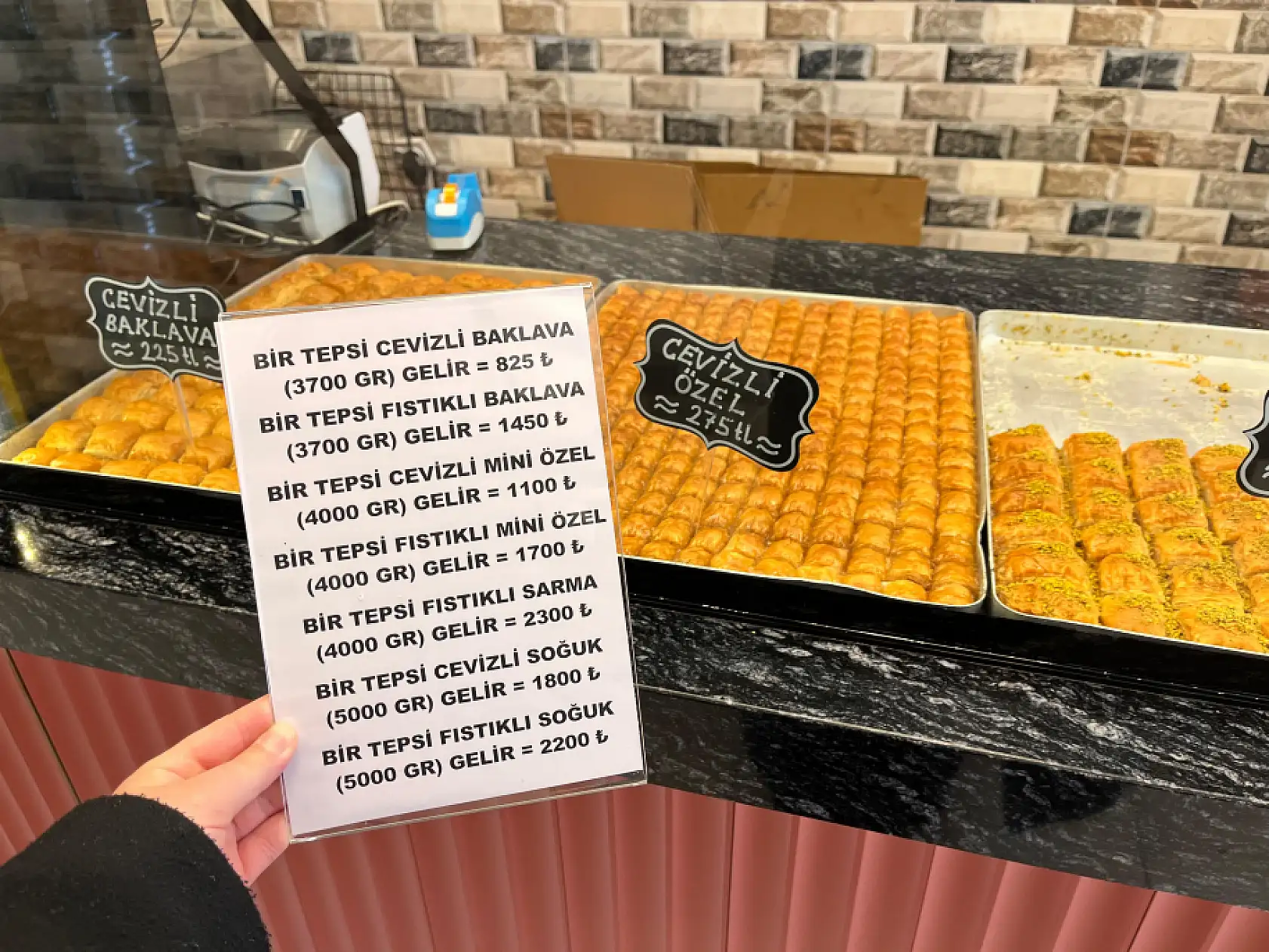 Bayram sofraları için sipariş yağmuru başladı! Günlük 40 tepsi baklava yetmiyor!
