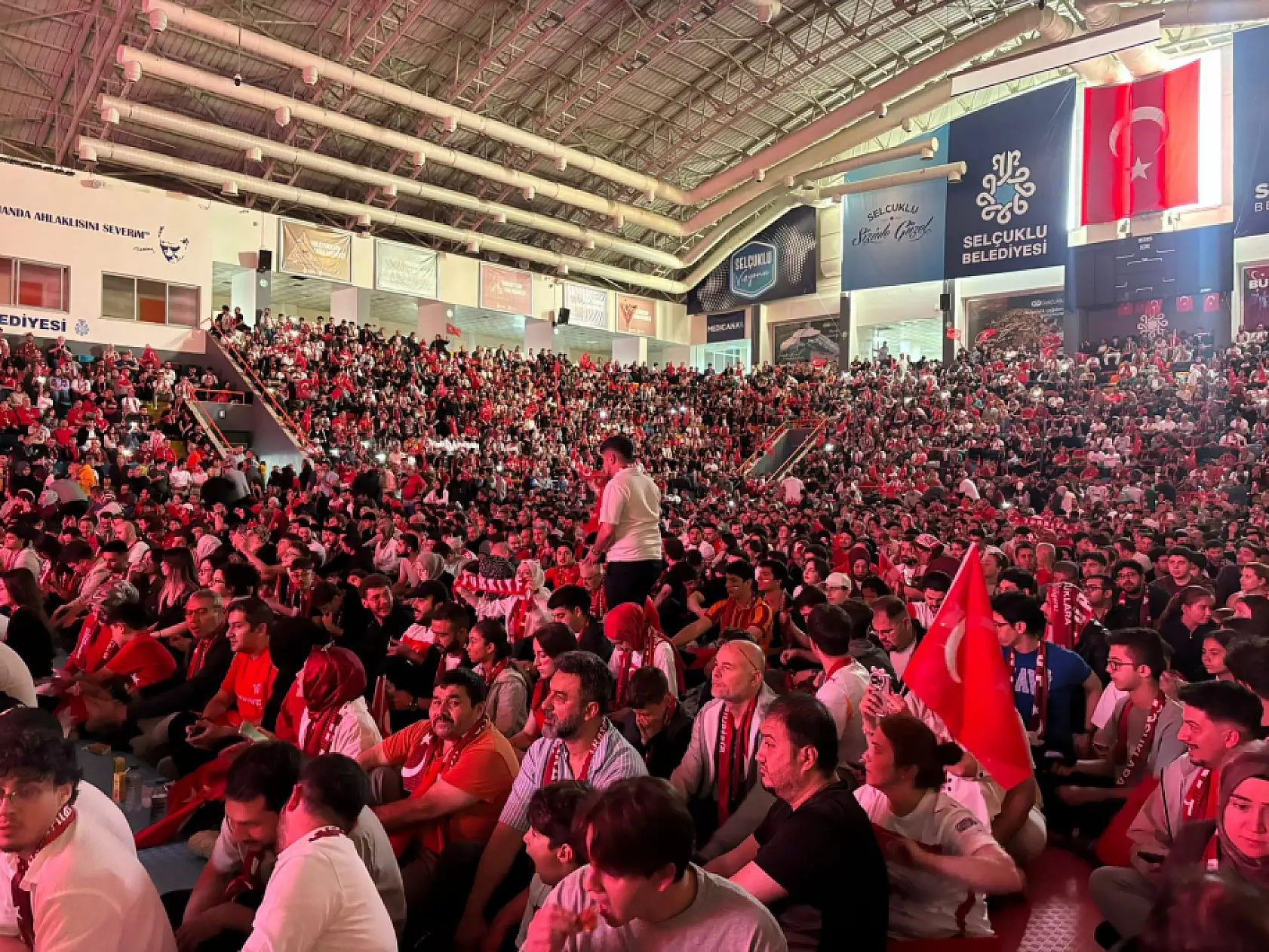 Konya'da milli heyecan: Binlerce kişi dev ekran önünde tek yürek oldu!