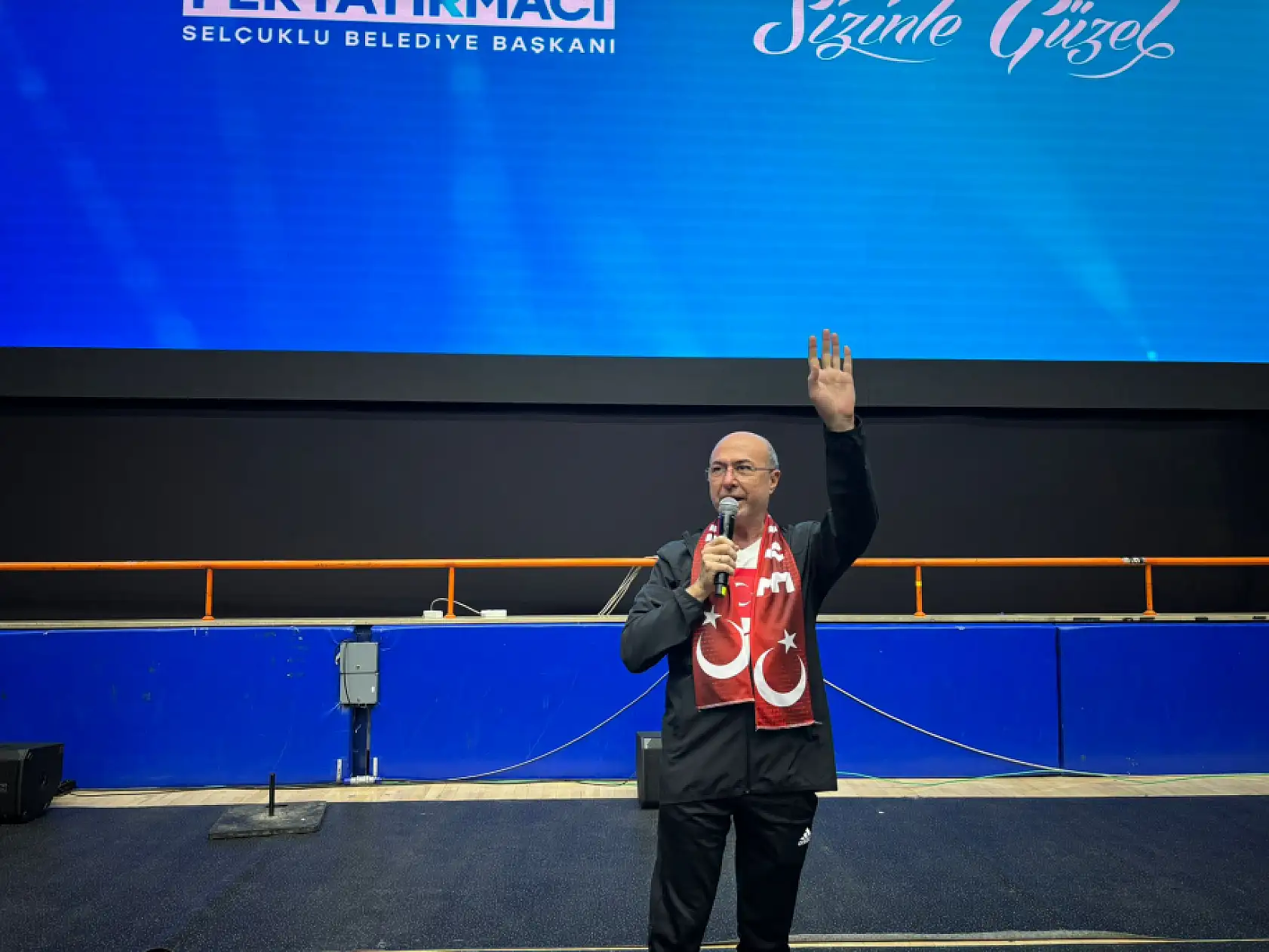 Konya'da milli heyecan: Binlerce kişi dev ekran önünde tek yürek oldu!