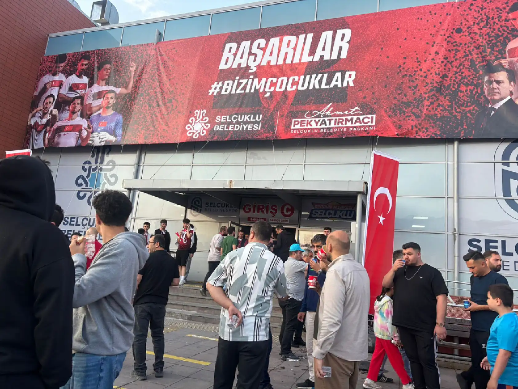 Konya'da milli heyecan: Binlerce kişi dev ekran önünde tek yürek oldu!