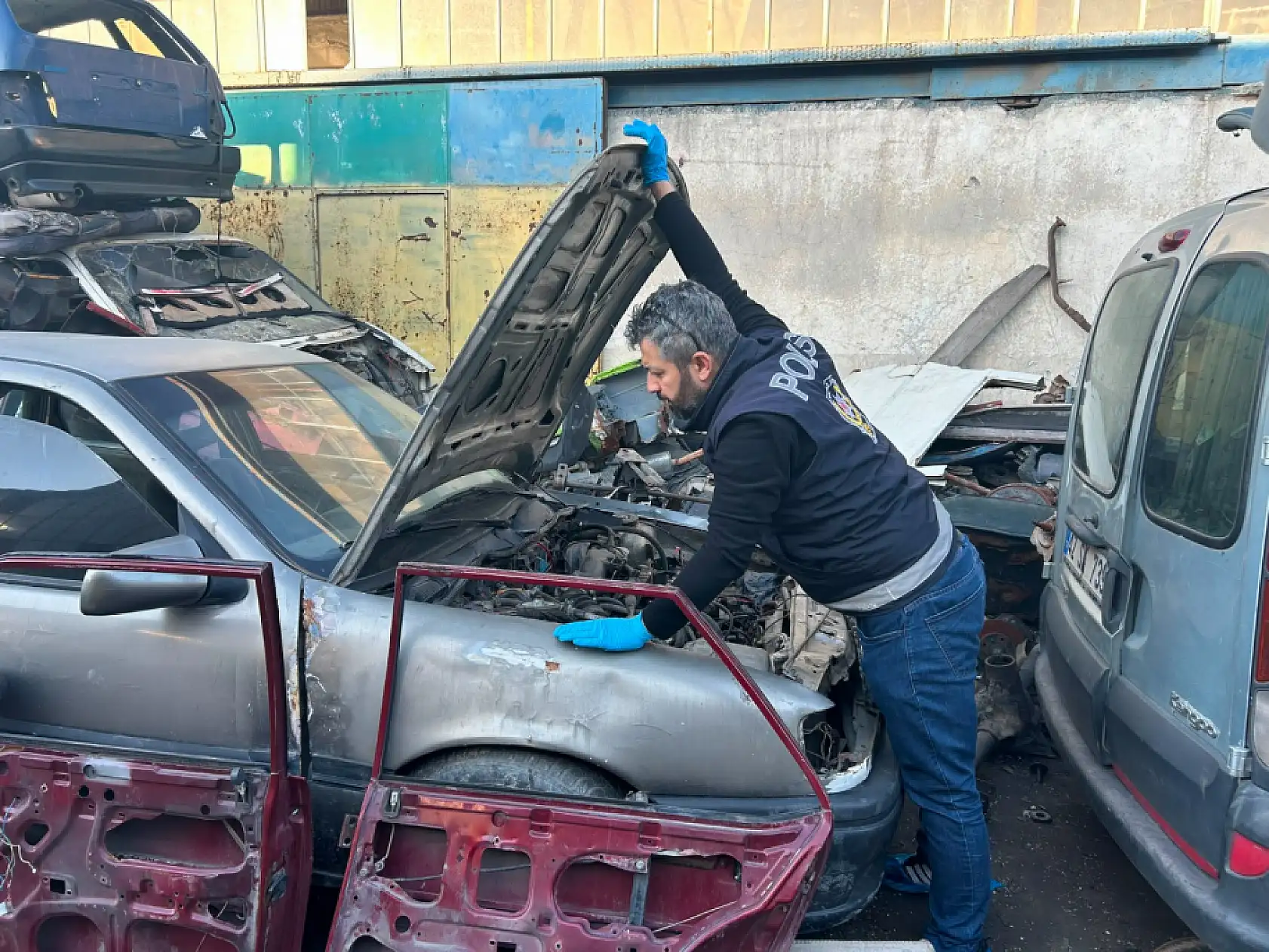Konya merkezli 12 ilde dev 'Oto Kapan' operasyonu: 37 'Change' araca el konuldu!