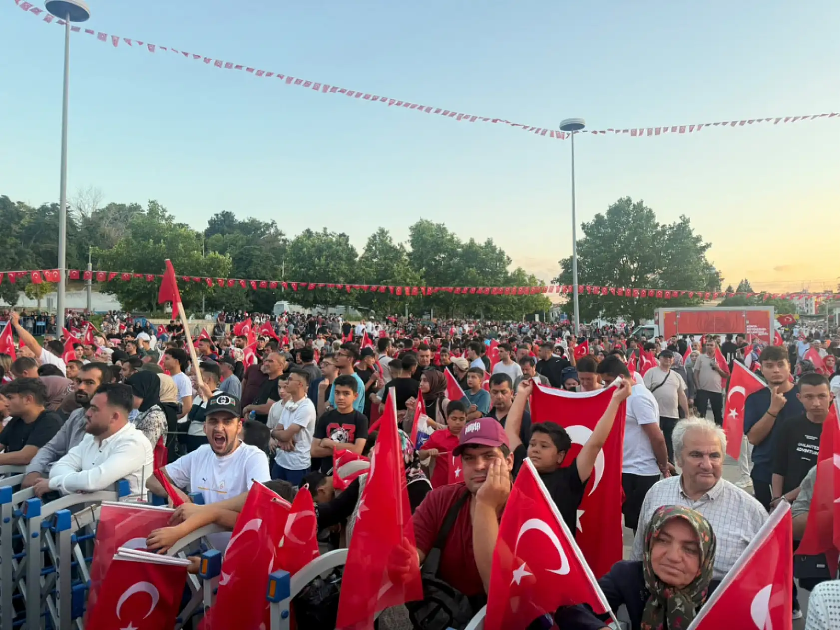 Konyalılar 15 Temmuz'da meydanları doldurdu!