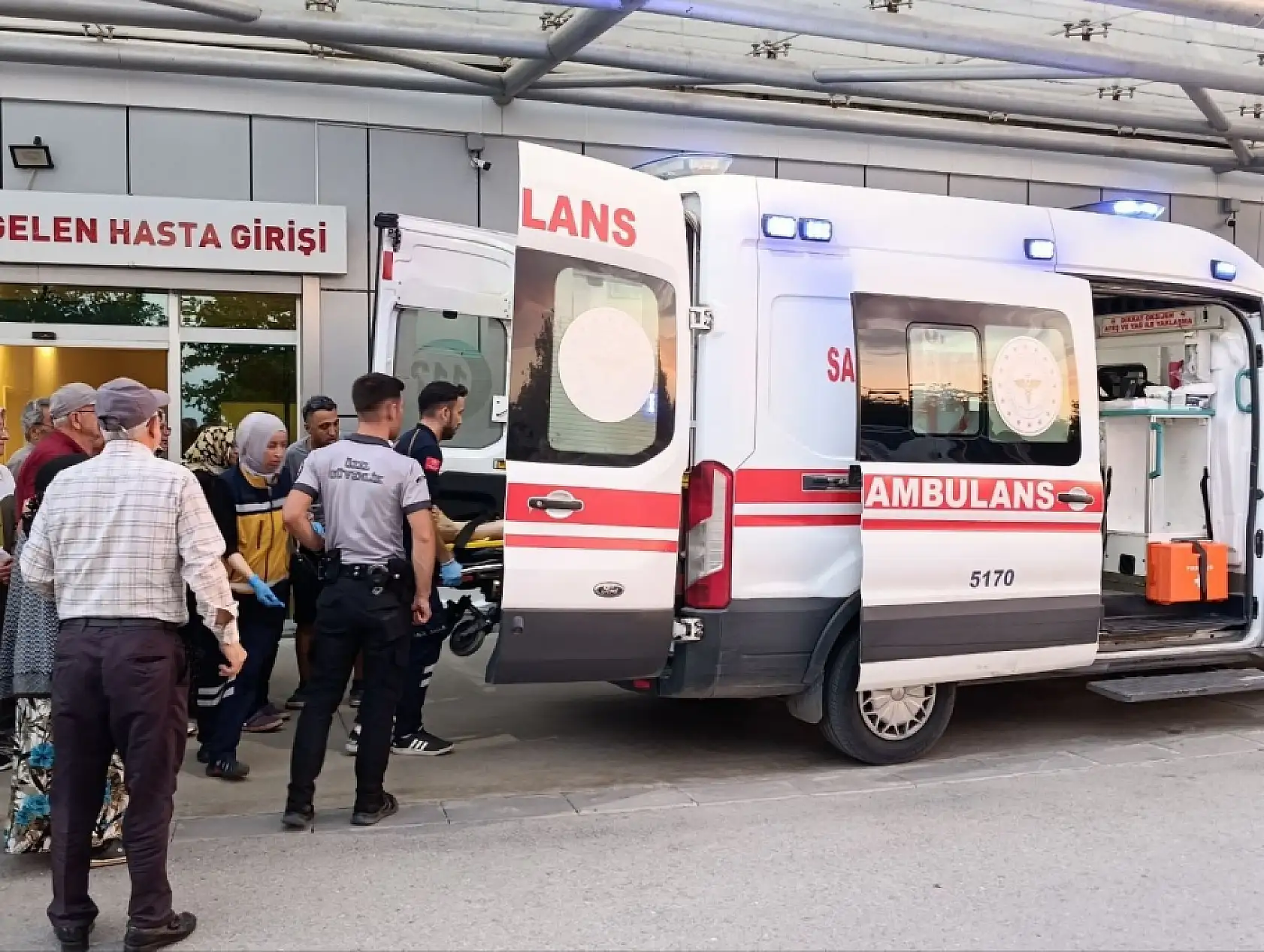 Konya'da tırın çarptığı otomobil 30 metre sürüklendi! Ölü ve yaralılar var!