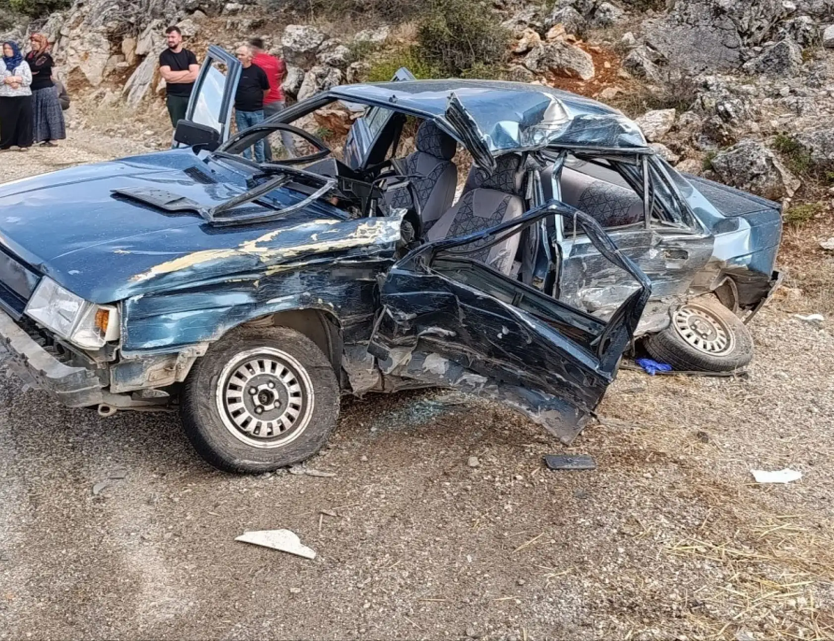 Konya'da tırın çarptığı otomobil 30 metre sürüklendi! Ölü ve yaralılar var!