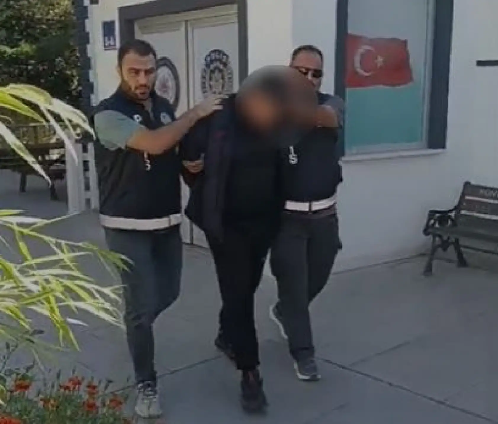 Konya'da öfkeli sürücü çılgına döndü: Yol kesti, sopayla saldırdı! Aldığı ceza...