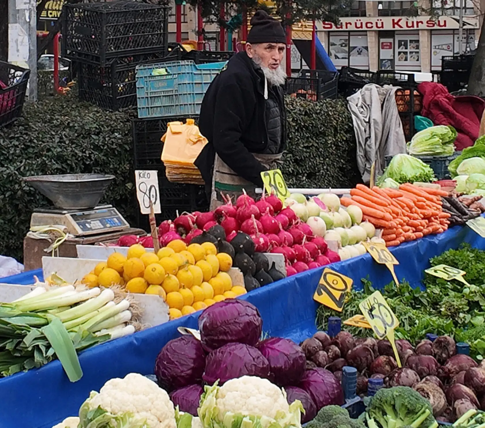 Antalya'yı sel vurdu, Konya'da etiketler uçtu: Pazarda 'kilo' devri kapandı!