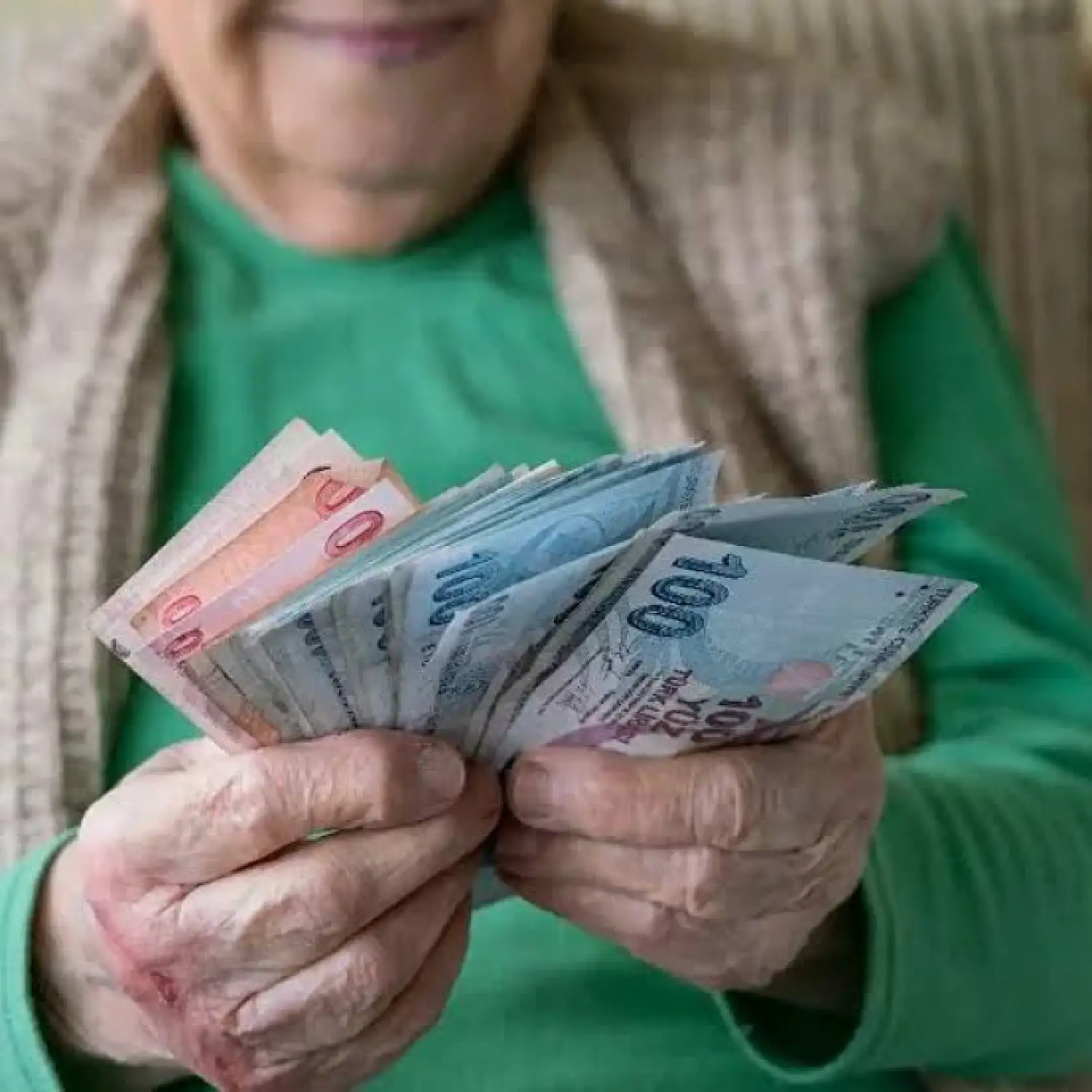 Emekli maaşında yeni dönem kapıda! 25 yıl sonrası için dikkat çeken formül