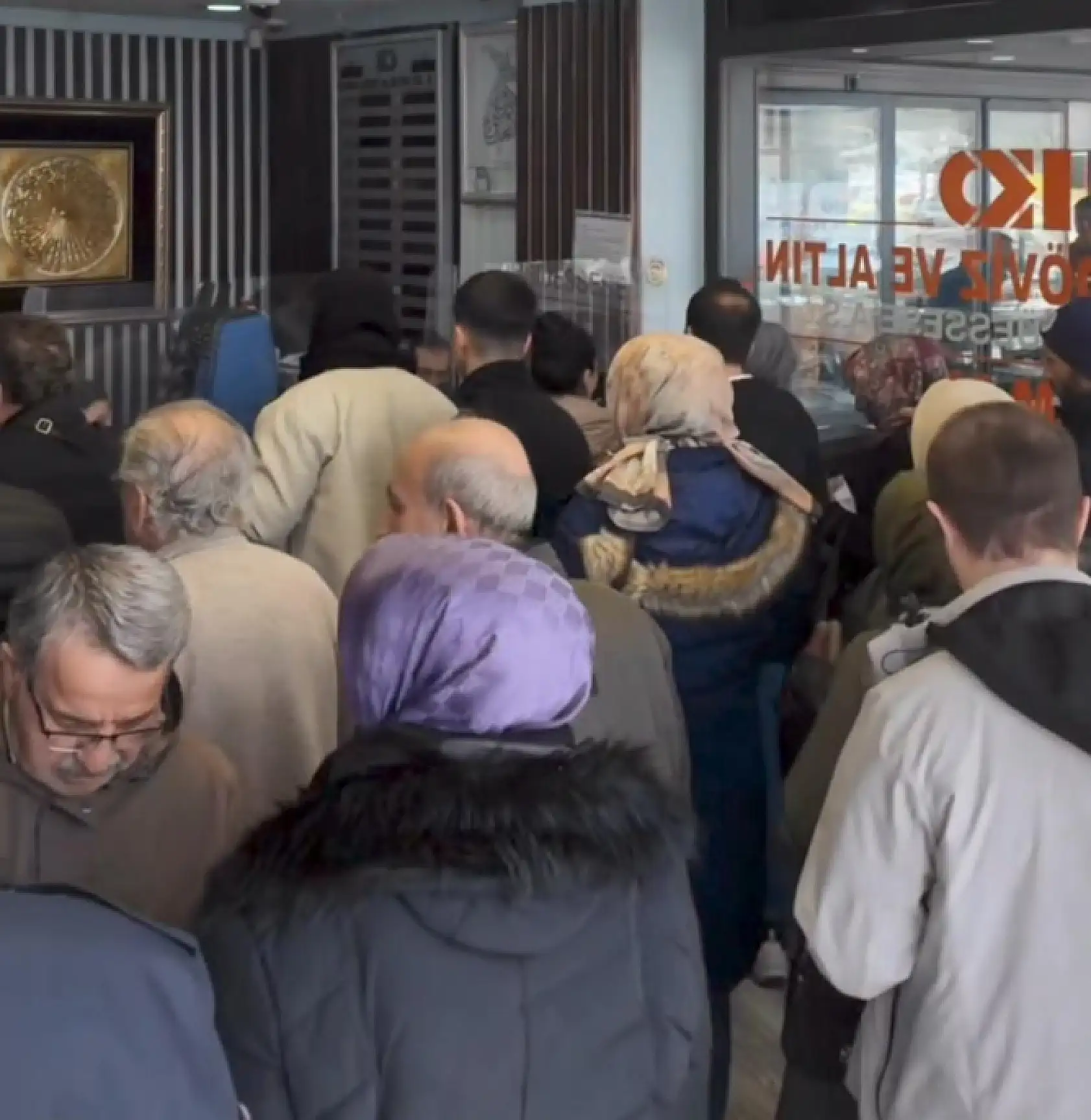 Uzmanı altın yatırımcısını uyardı: Biraz daha düşecek ama eski seviyelerine gelecek!