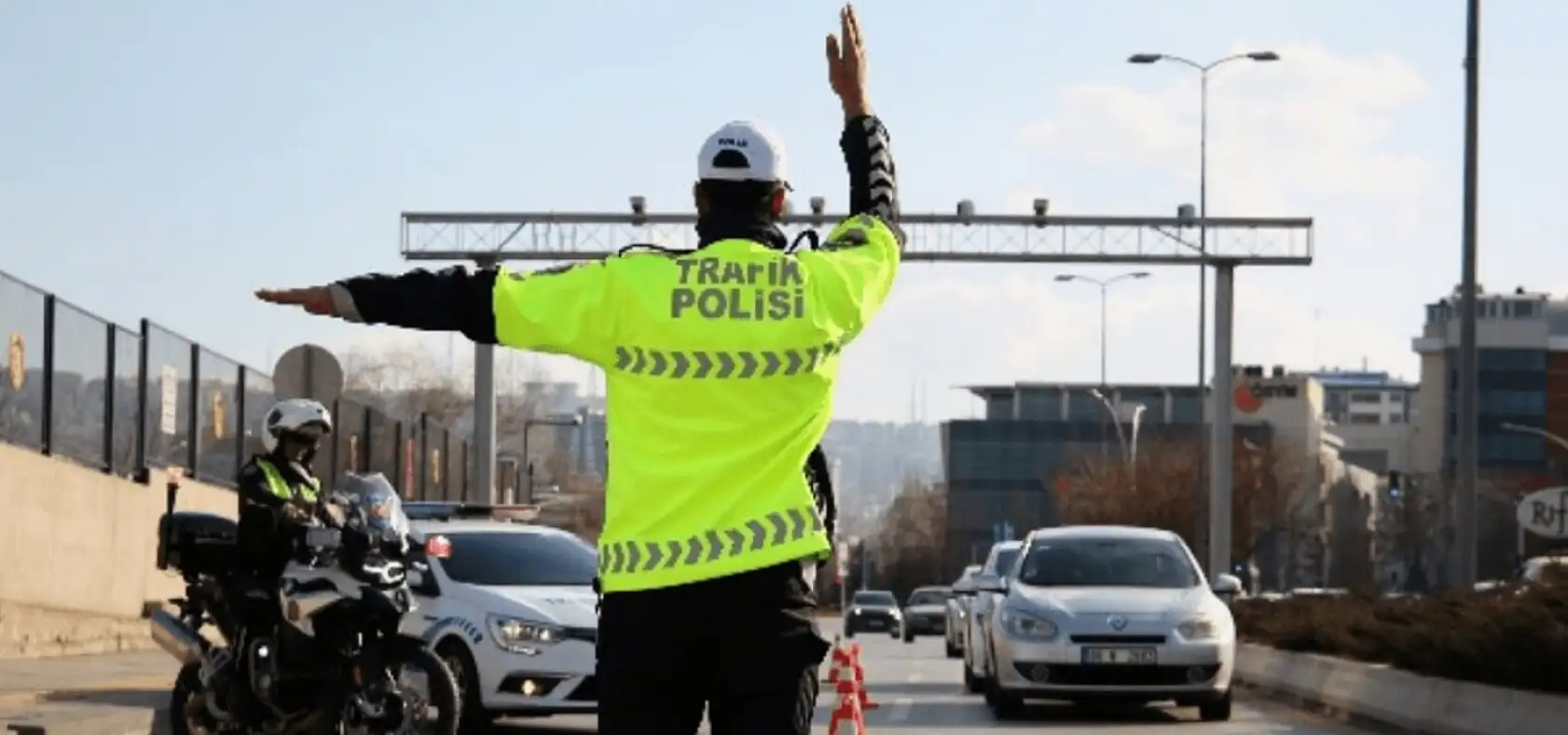 Trafik yasası yürürlükte: İşte yeni ceza listesi...