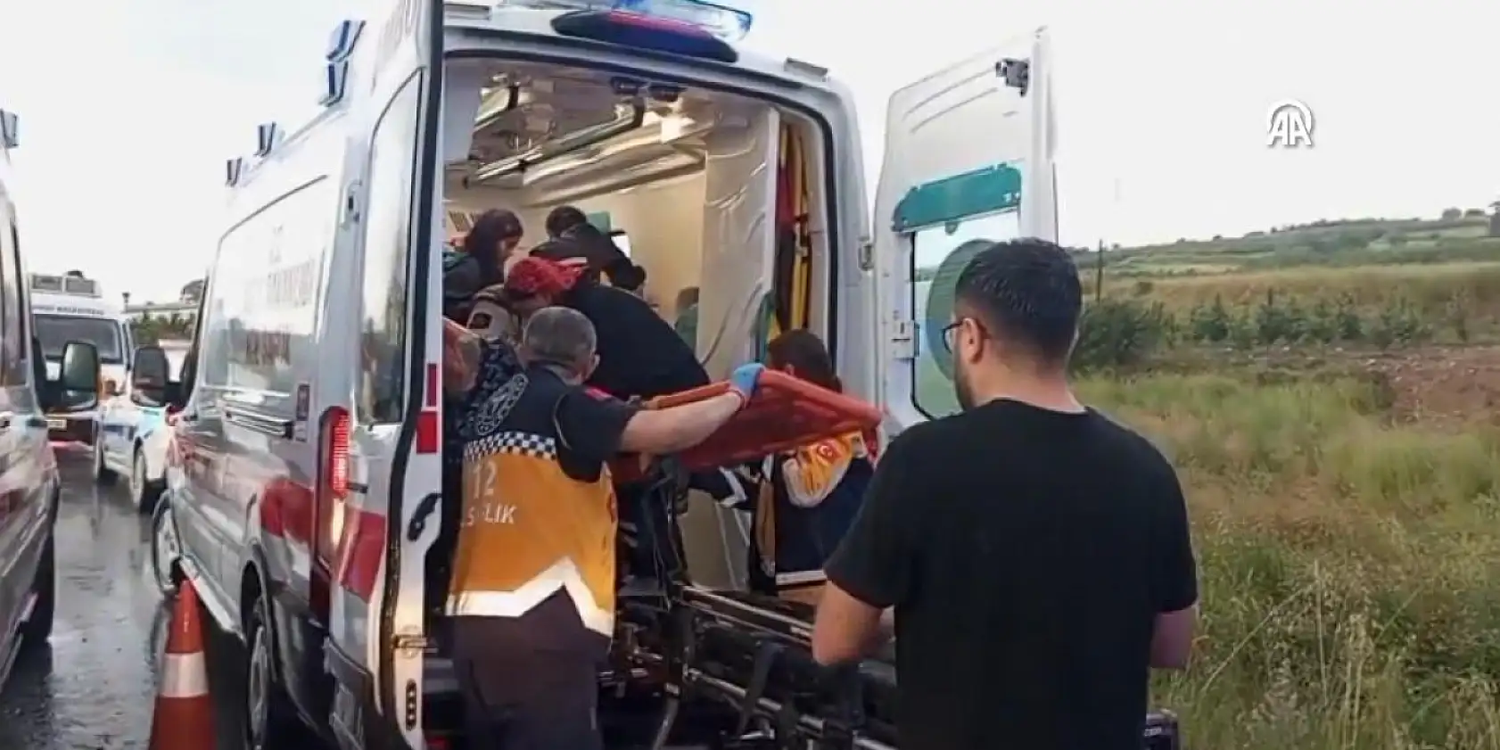 Son dakika: Konya'dan çıkan gezi otobüsü devrildi! 4 ölü, 15 yaralı var!
