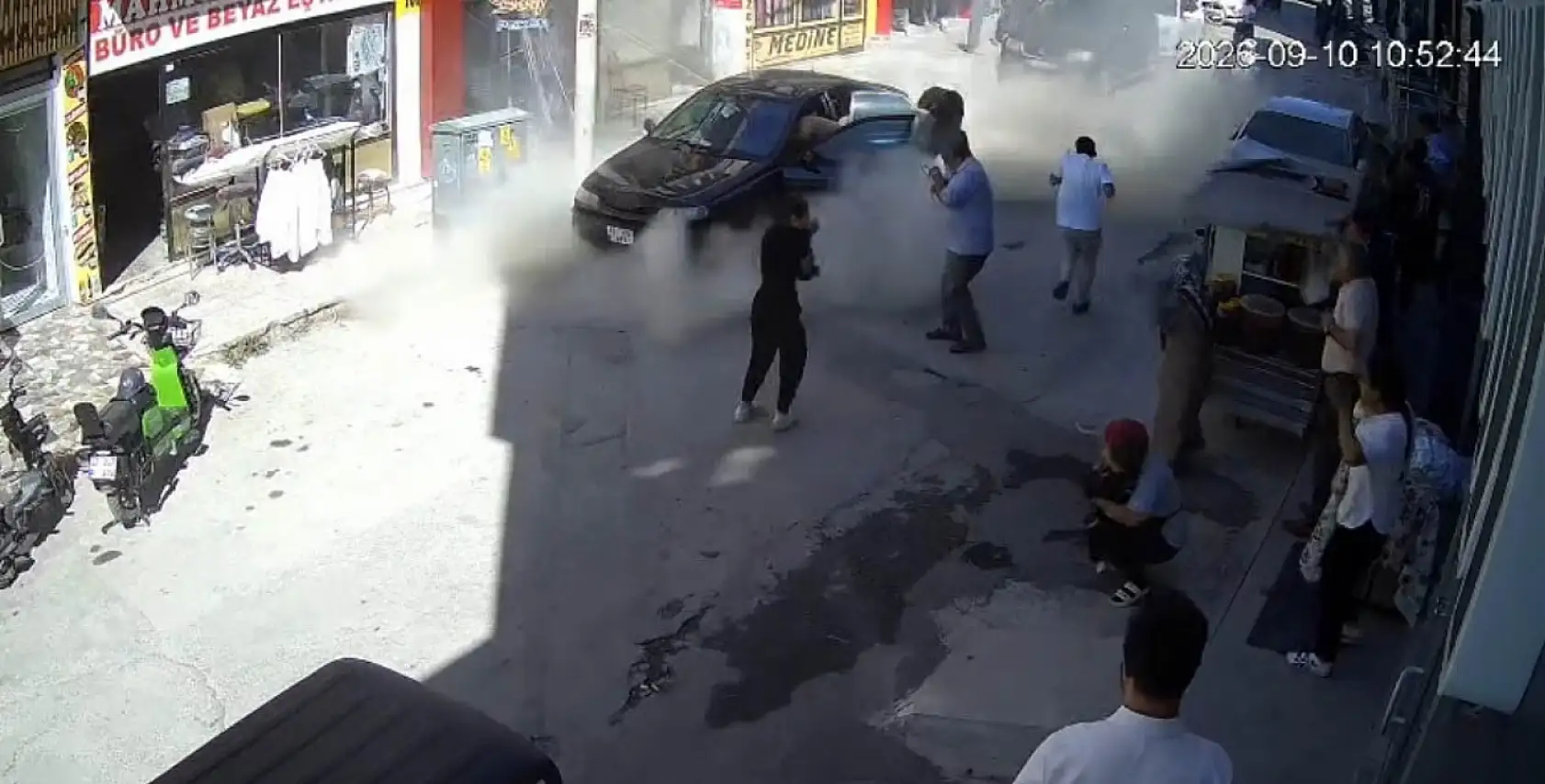 Konya'da iş yerinde patlama: Sokaktan geçenler canını zor kurtardı!