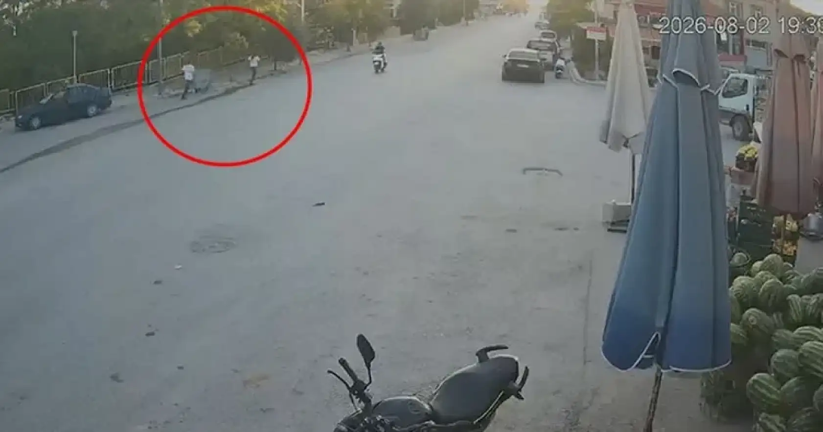 Konya'da markette bıçaklı saldırı! Ölümden böyle kaçtı, peşini bırakmadı... 