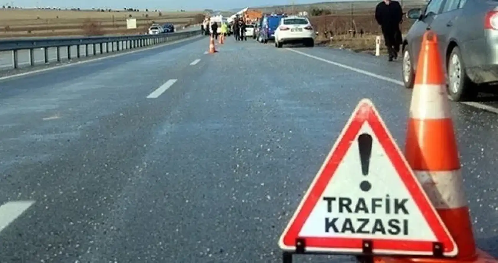 Son dakika: Konya'da can pazarı! Hafif ticari araç ile otomobil feci çarpıştı!