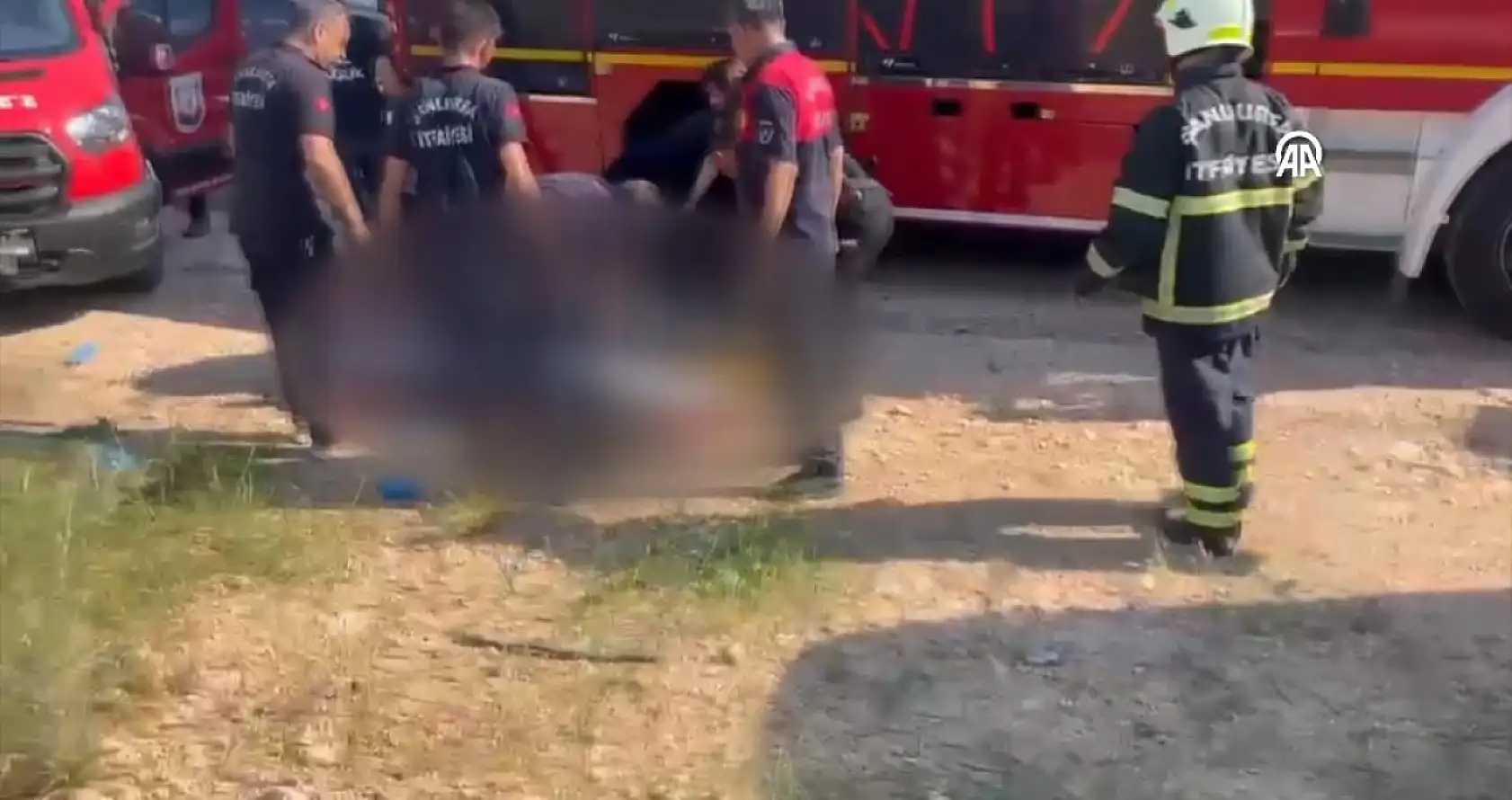 Konya plakalı otomobil kamyonun altında kaldı! Çok sayıda ölü var
