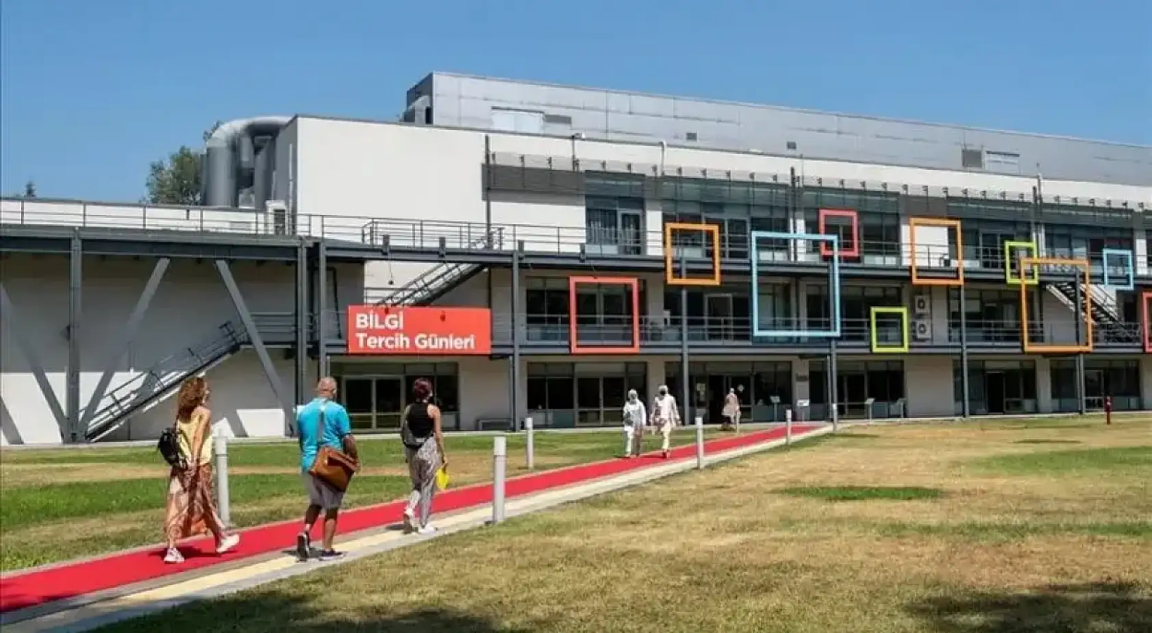 Bilgi Üniversitesi neden kapatıldı! Öğrenciler ne yapacak?