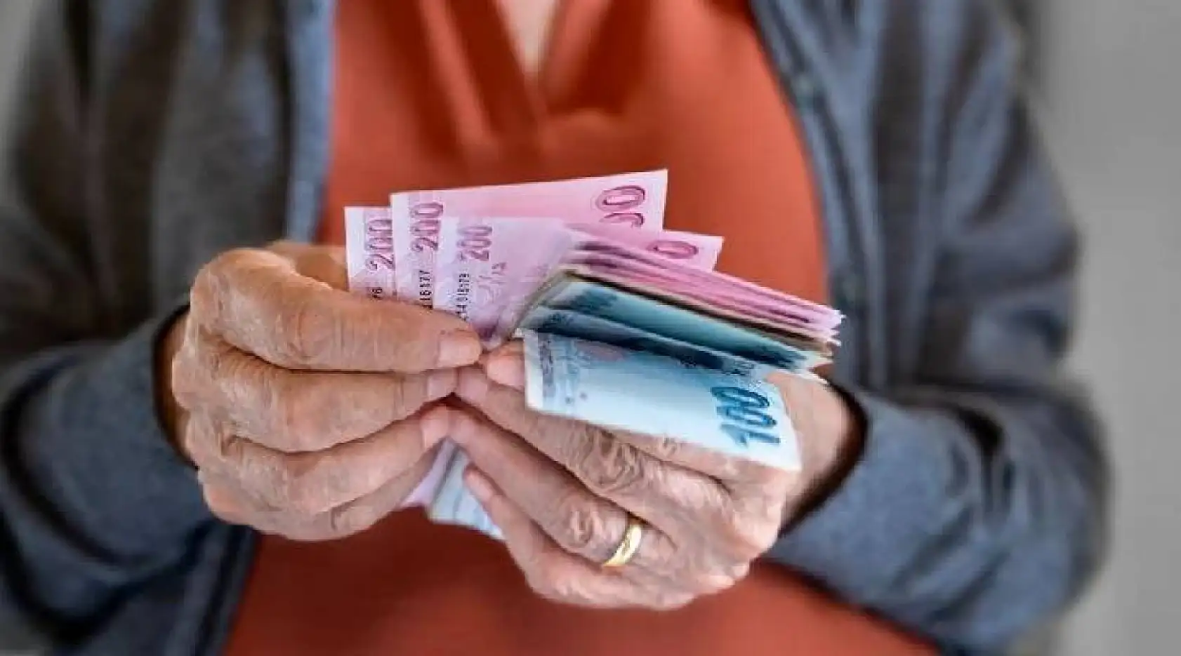 Kulisler kaynıyor! Emekli bayram ikramiyesinde yüzde 25 zam ihtimali masada mı?