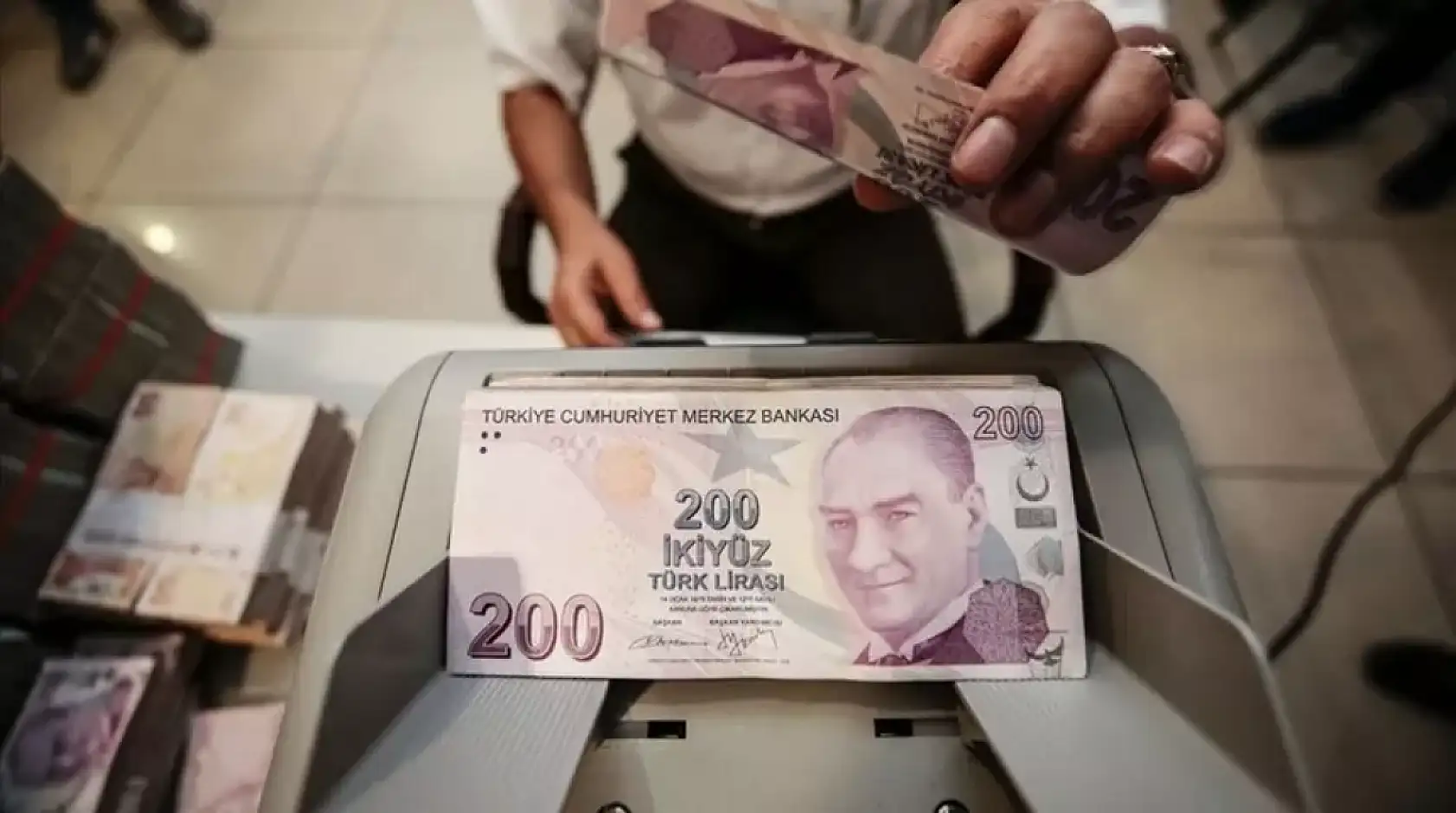 Memur ve emekli zammında kritik 3 ay! Maaşları etkileyecek mi? Verilerle açıkladı...