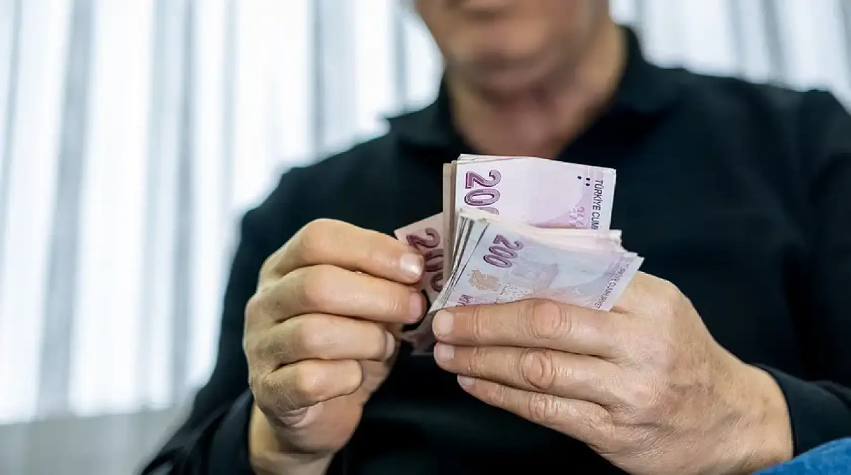 Ak Parti'den emekliler için yeni çalışma: 65 yaş üstüne özel ek ödeme gündemde!