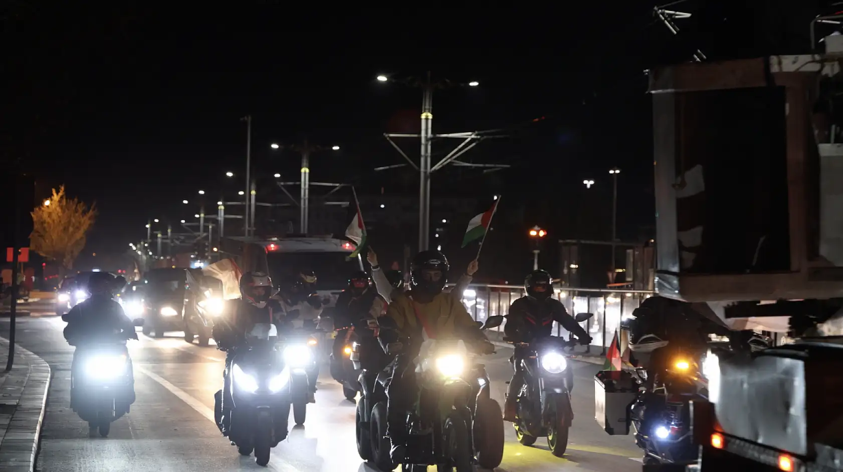 Konya sokaklarında özgürlük sesi: İsrail'e konvoylu tepki!