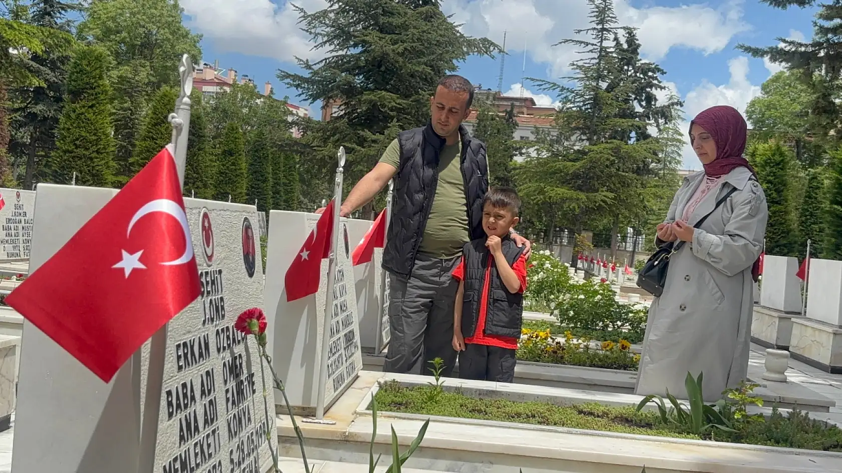 Konya Şehitliği'nde arife günü hüznü! Mezarlıklar ziyaret edildi