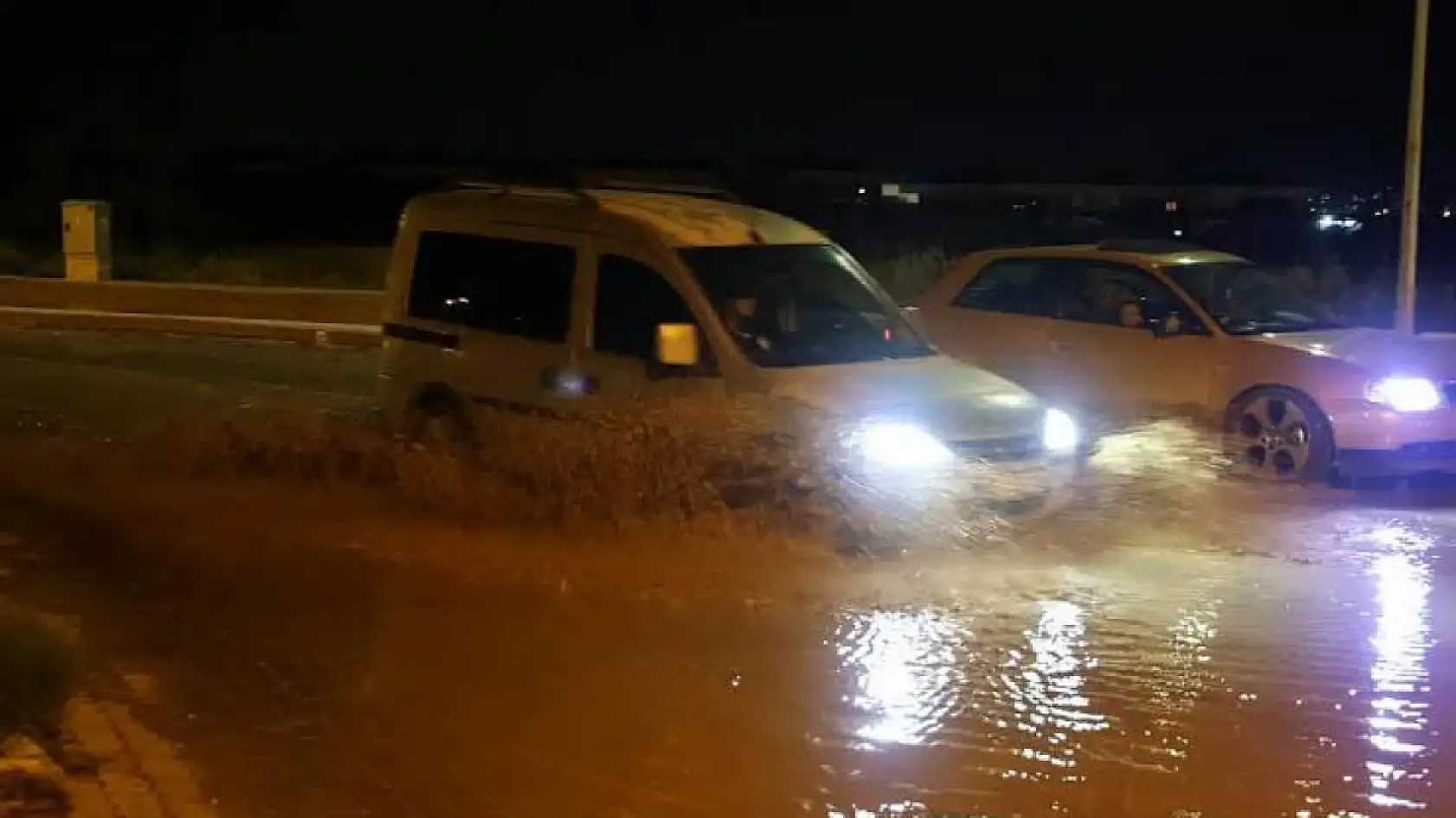 Konya'ya sel ve su baskını uyarısı! Bu ilçelerde yaşayanlar dikkat...