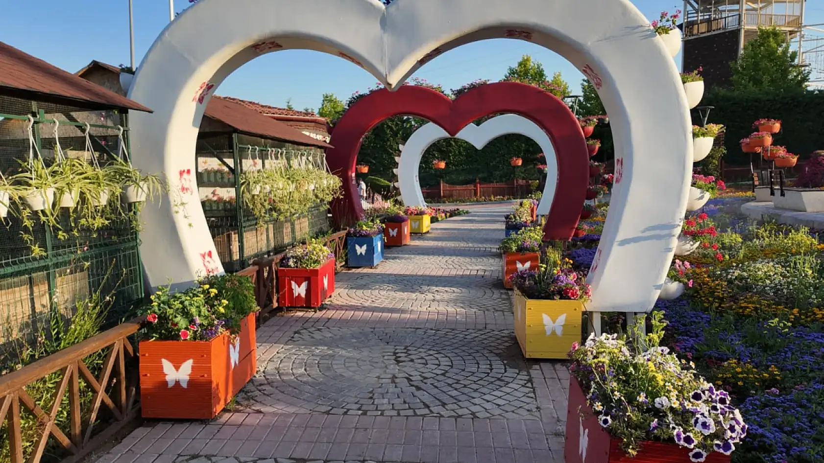 Selçuklu Çiçek Bahçesi hafta sonlarının vazgeçilmezi oldu! Konyalılar akın ediyor