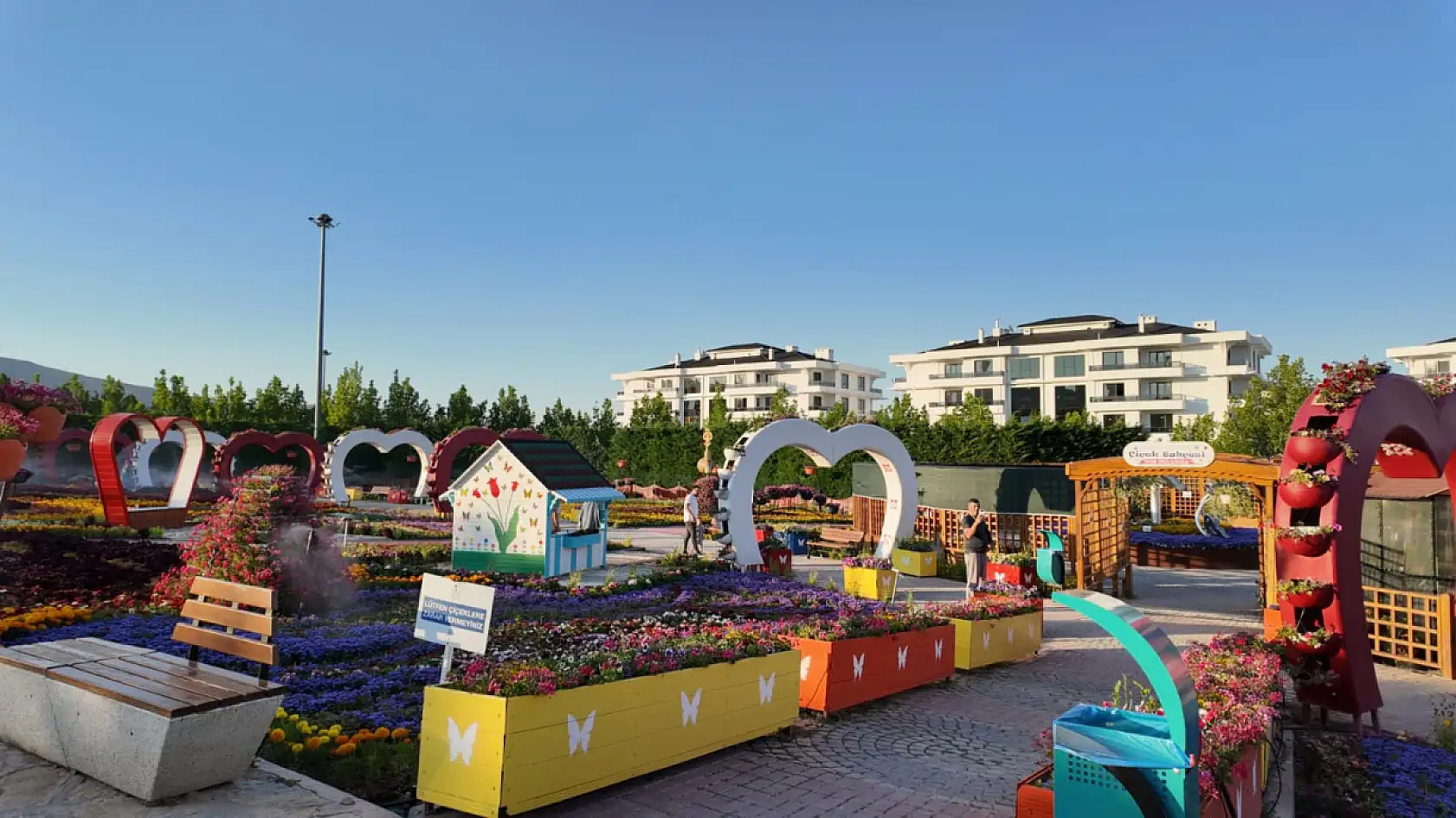 Selçuklu Çiçek Bahçesi hafta sonlarının vazgeçilmezi oldu! Konyalılar akın ediyor