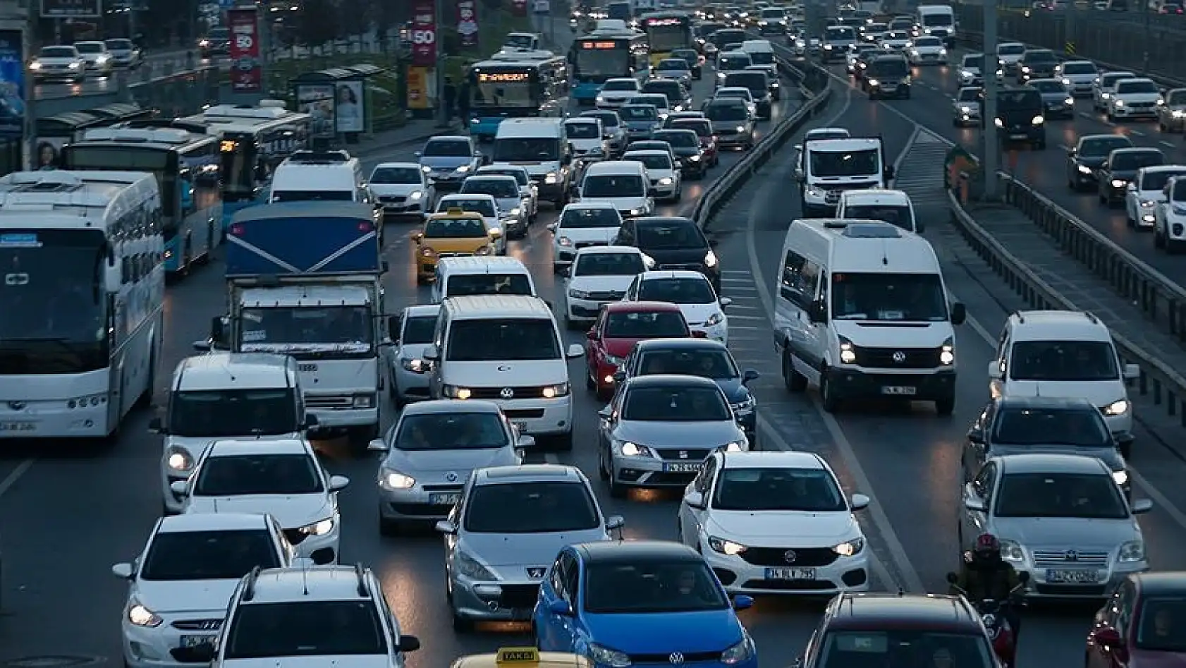 Milyonlarca araç sahibine kötü haber: Trafik sigortası zamlandı!