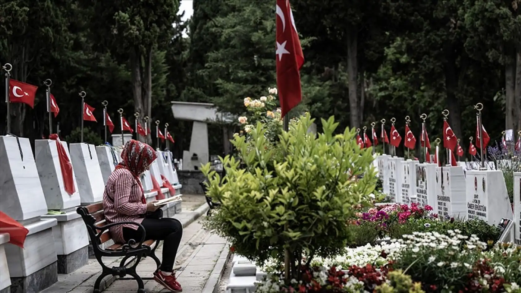 Arefe günü kabir ziyareti yapanlar dikkat! Konya İl Müftülüğü İslam geleneğindeki o ince çizgiyi hatırlattı?