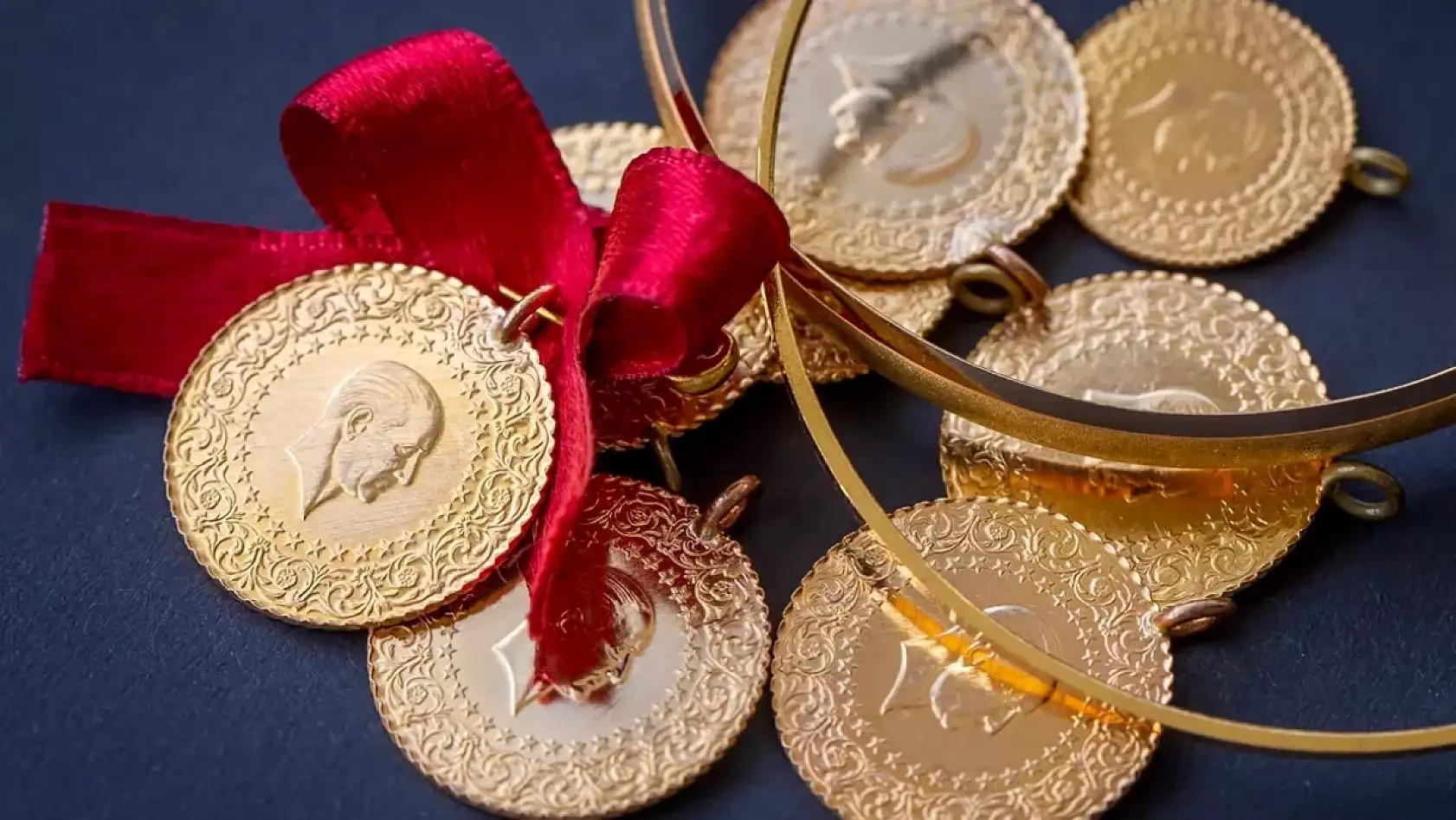 Asgari ücret cebe girmeden nasıl eridi? Gram altının yeni rekoru pes dedirtti!