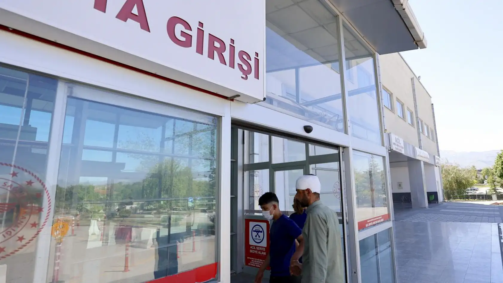 Acil servislerde acemi kasap yoğunluğu! İşte Türkiye'nin dört bir yanından gelen kareler...