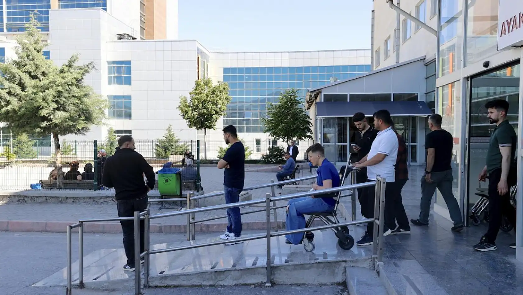 Acil servislerde acemi kasap yoğunluğu! İşte Türkiye'nin dört bir yanından gelen kareler...