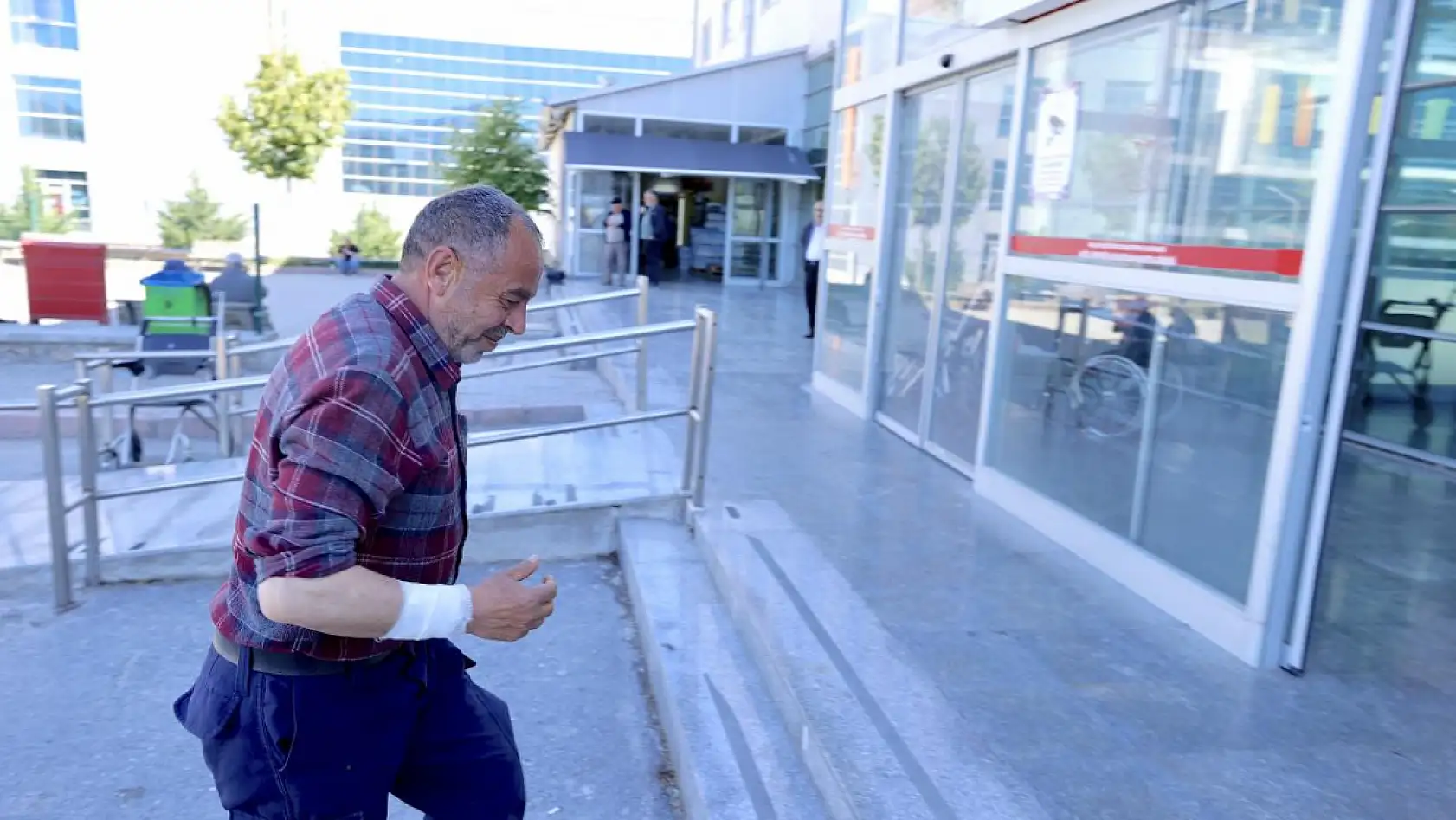 Acil servislerde acemi kasap yoğunluğu! İşte Türkiye'nin dört bir yanından gelen kareler...