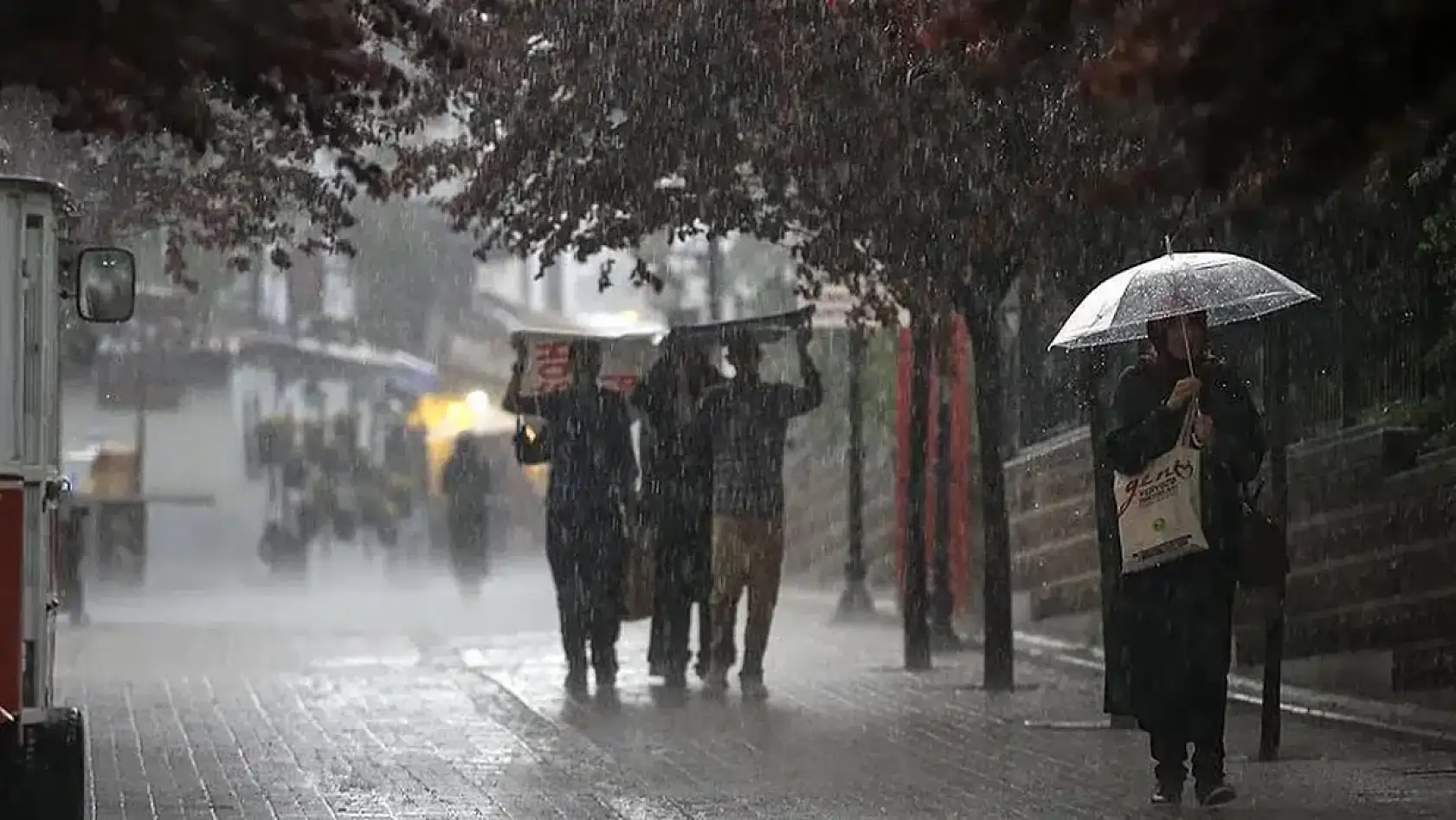 Konya AKOM ve Valilikten sağanak uyarısı: 9 ilçeye saat verildi!