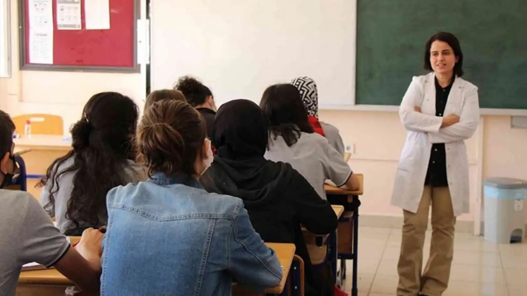 Bakanlıktan tarihi karar! Okullarda müfredat değişiyor