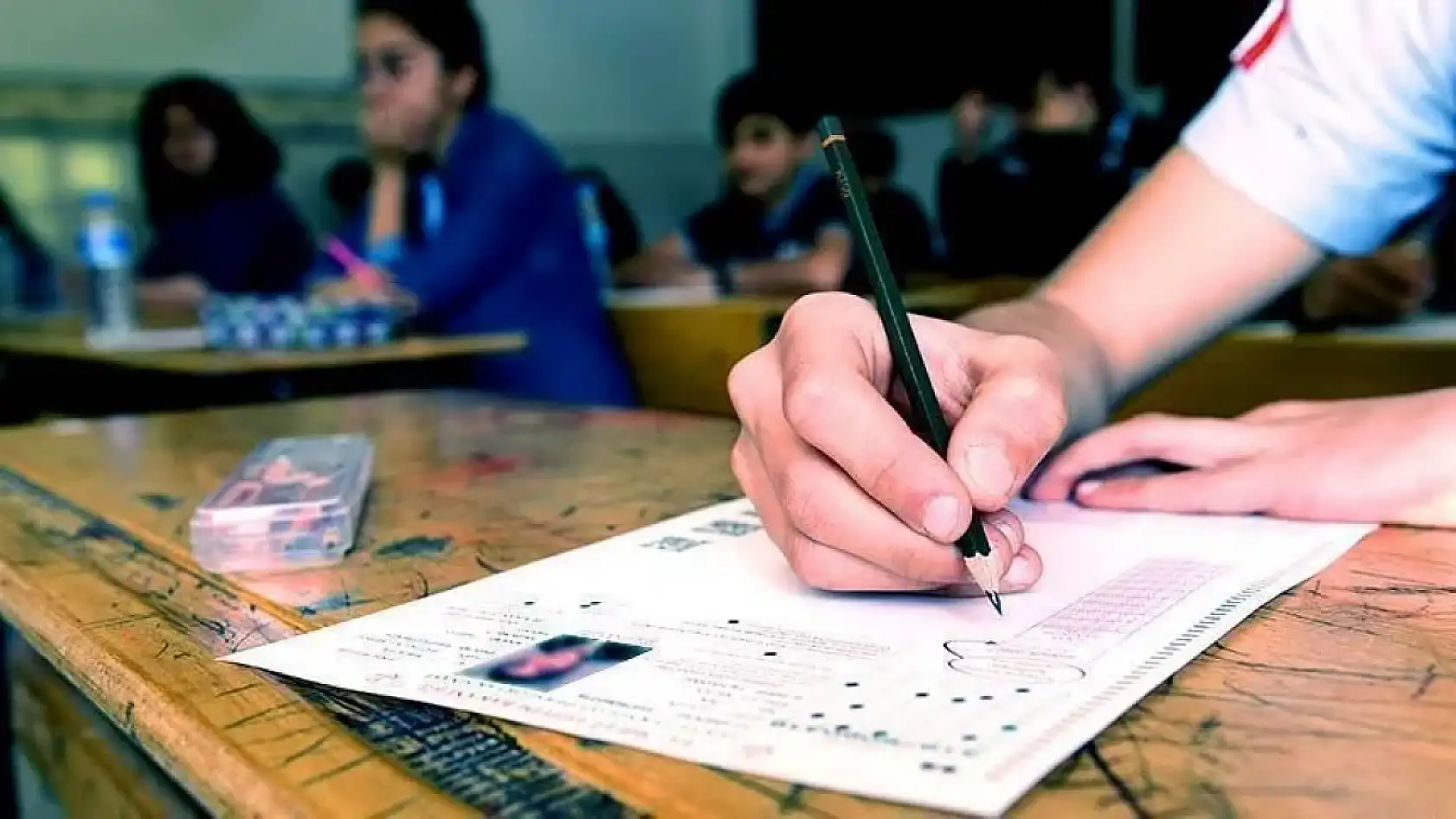 Milyonların beklediği süreç başlıyor! YKS tercih kılavuzuna eklenen 16 yeni bölüm ve iş imkanları...