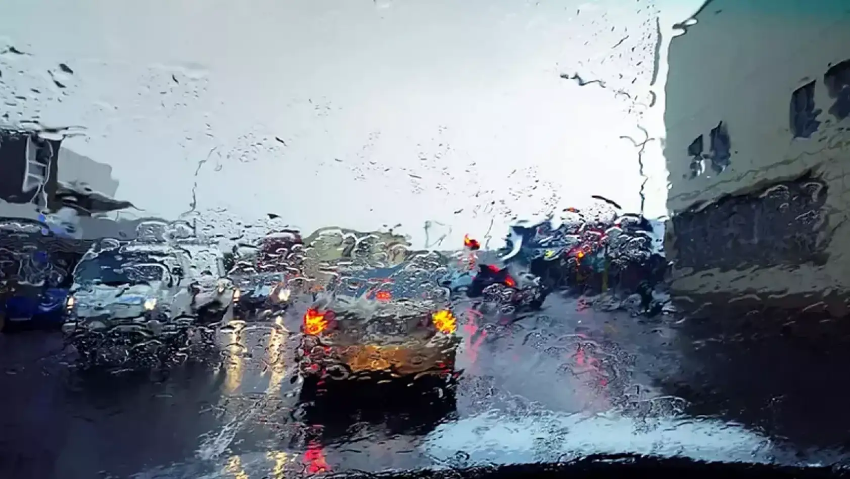 Konyalılar şemsiyeleri hazırlayın! Şiddetli yağış ve fırtına geliyor