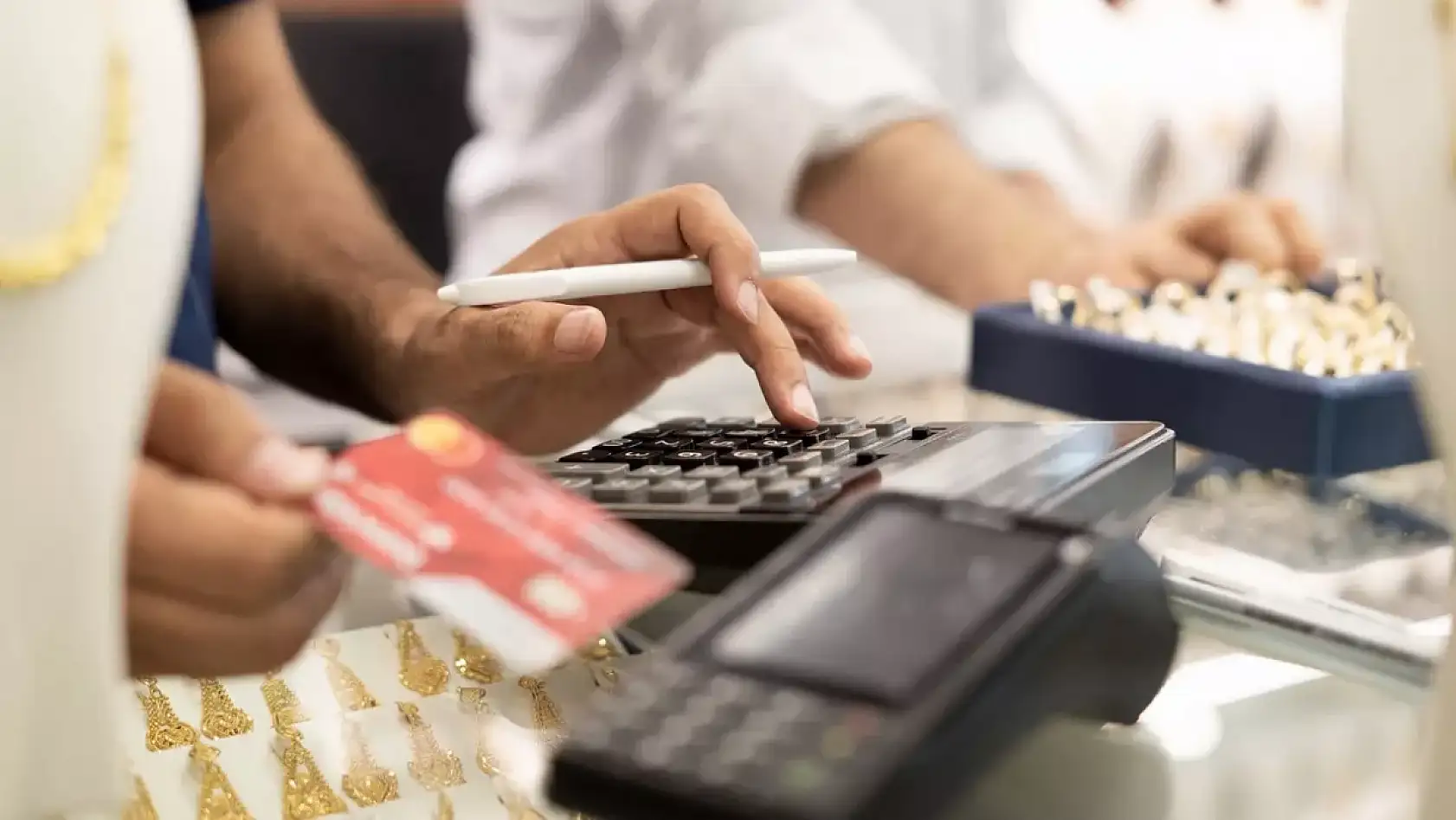 Kuyumcularda nakit devri kapanıyor: Altına bandrol sistemi geliyor!