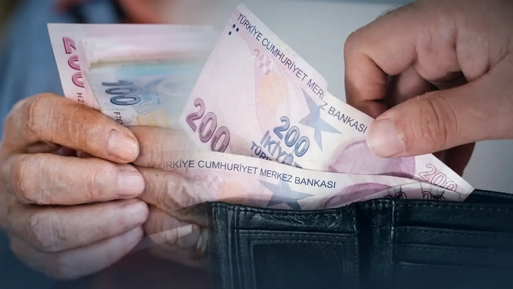 Emeklilere faizsiz ev mi satılacak? Şartlar neler? Merakla beklenen teklifin detayları açıklandı!