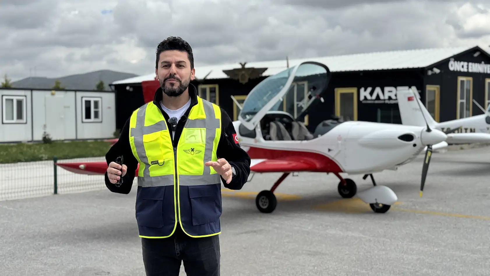Konya'da sıra dışı coğrafya dersi! Öğretmen, obrukları uçakla üstünden geçerek anlattı!