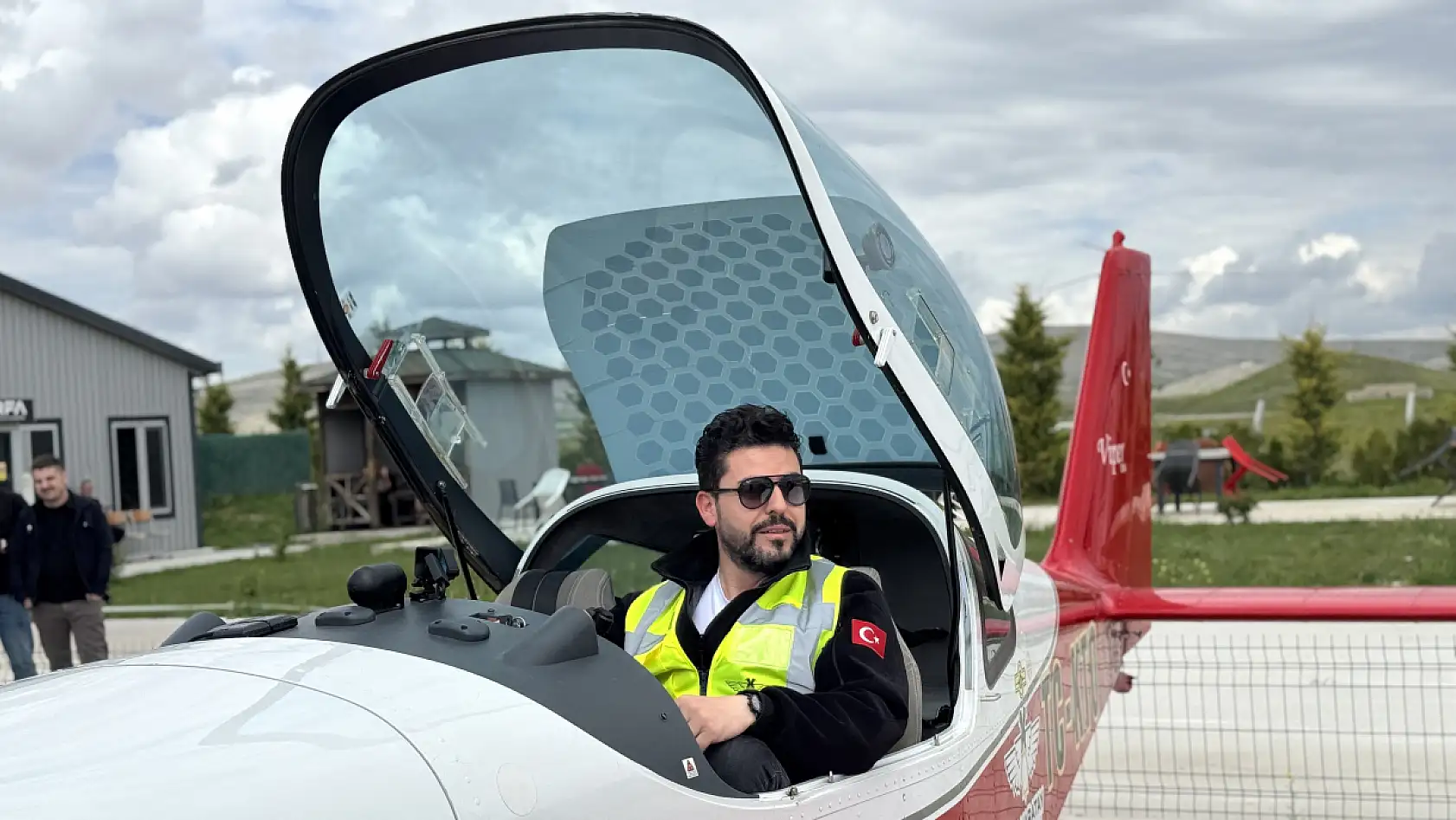 Konya'da sıra dışı coğrafya dersi! Öğretmen, obrukları uçakla üstünden geçerek anlattı!