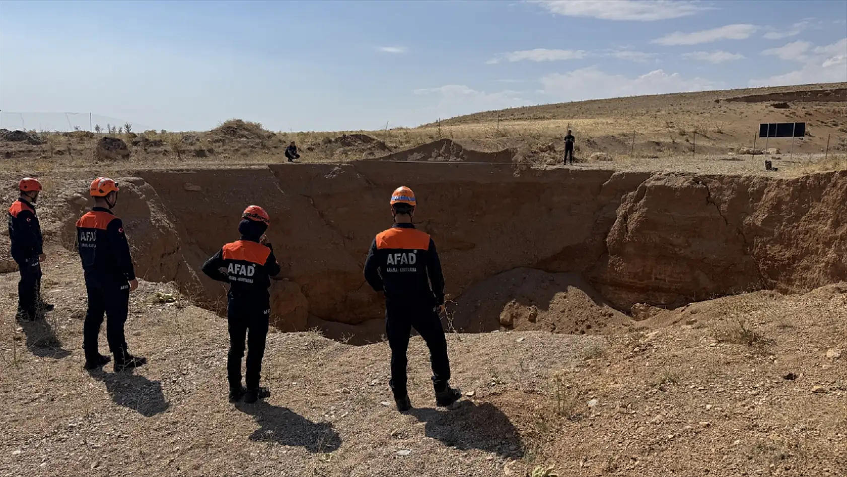 Konya'yı dev yarıklar sardı: AFAD 741 obruk kaydetti, o ilçe delik deşik...