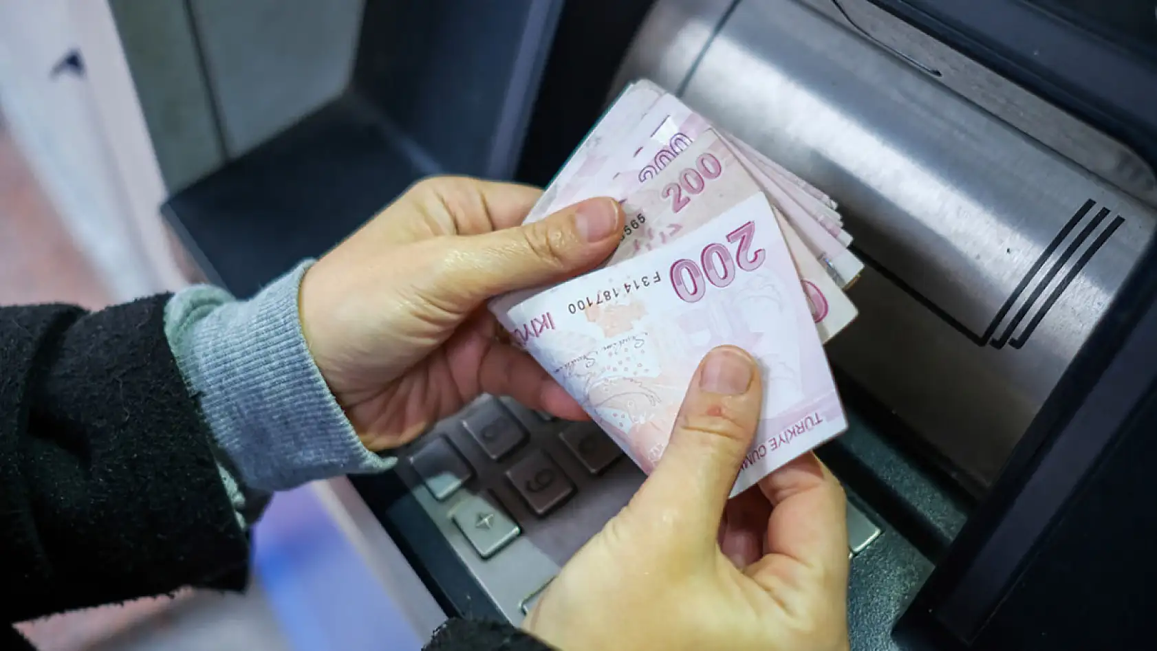 Bankalar promosyon yarışına girdi: Emekliye 100 bin TL'lik paket fırsatı!