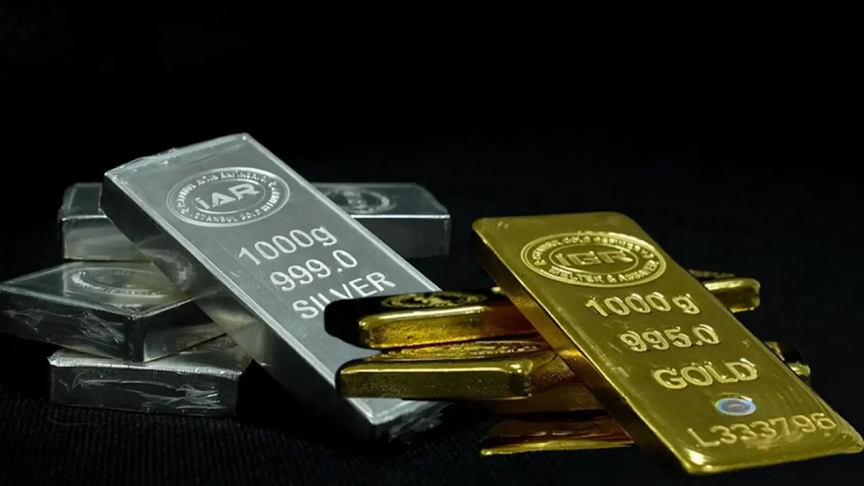 Yatırım yapanı zengin edecek fırsat açıklandı: 2026'nın şampiyonu hangisi olacak? Altın mı, gümüş mü?