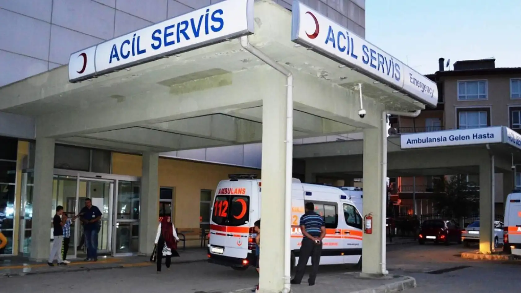 Konya'dan yola çıktı: Karşı şeride geçip 3 aracı biçti! Bir aile...