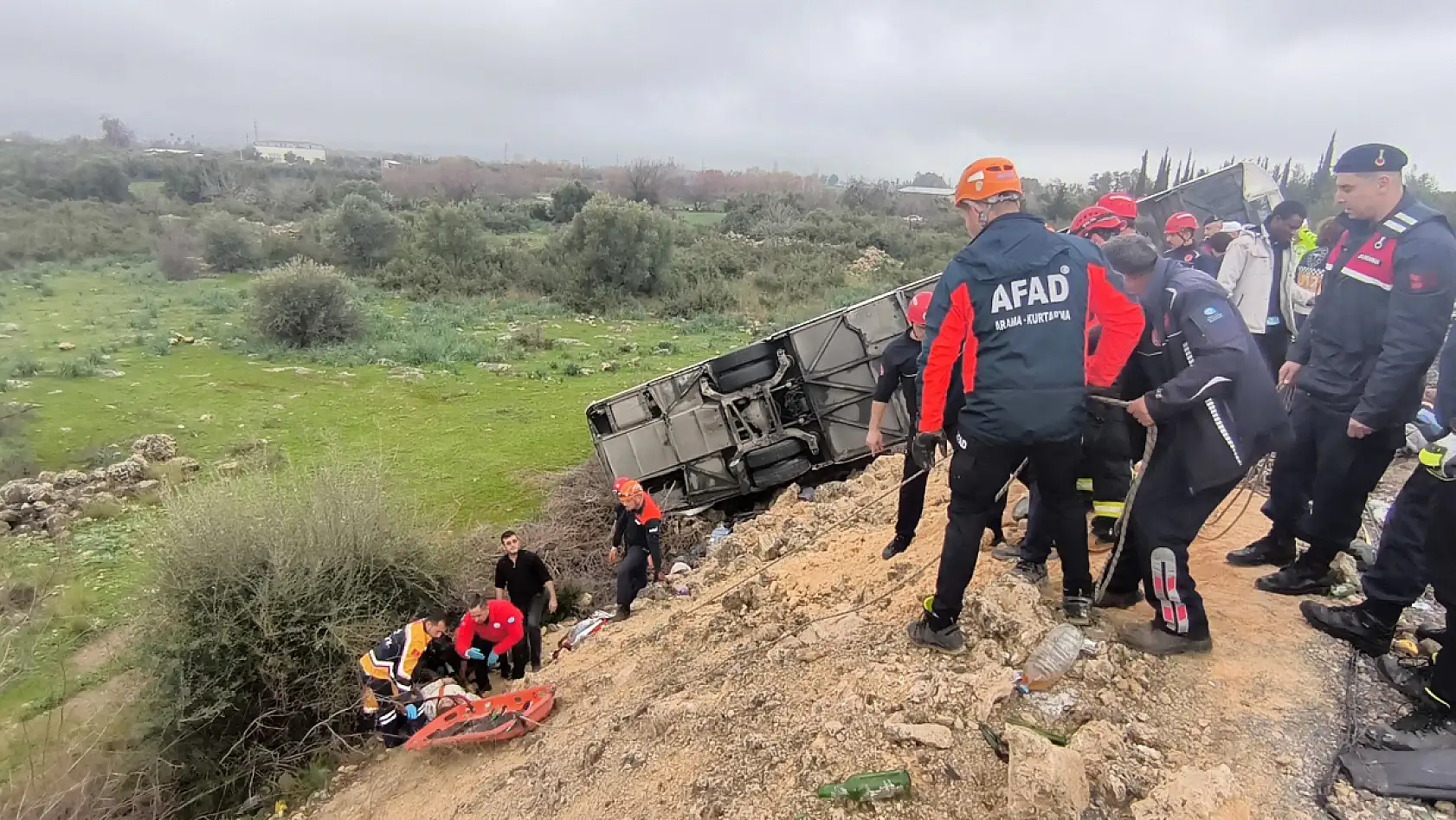 Bir günde 16 tabut! Bakan Yerlikaya'dan katliam gibi kazalara 'caydırıcılık' sinyali!